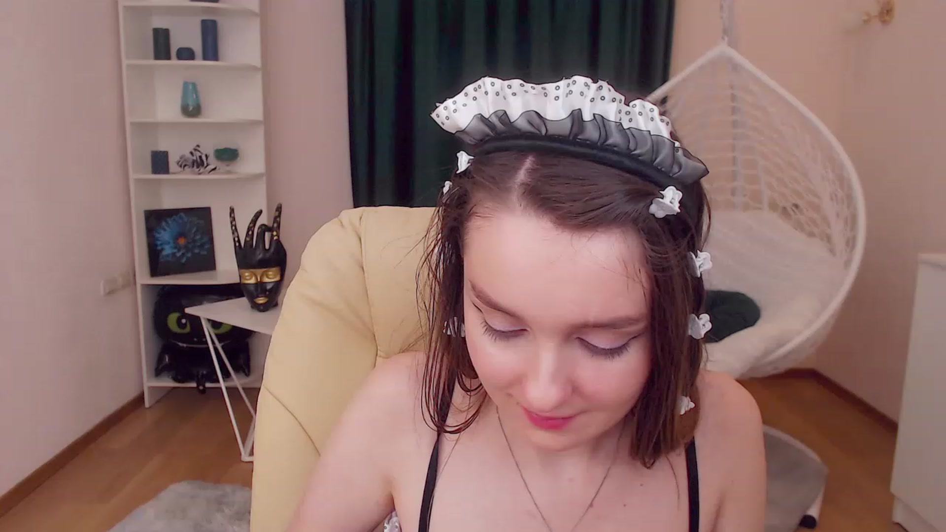 Gallery image thumbnail from OceanFeelss's myfreecams stream on, 12/08/2022, 16:29 image 17 of 20