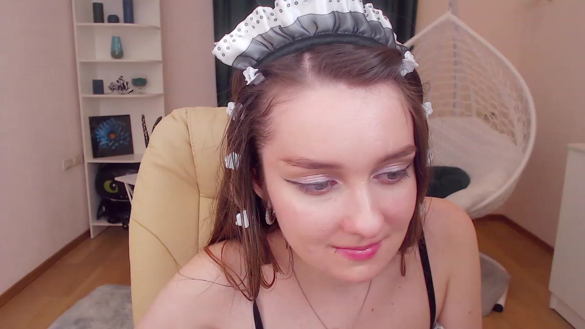 Gallery image thumbnail from OceanFeelss's myfreecams stream on, 12/08/2022, 16:29 image 9 of 20