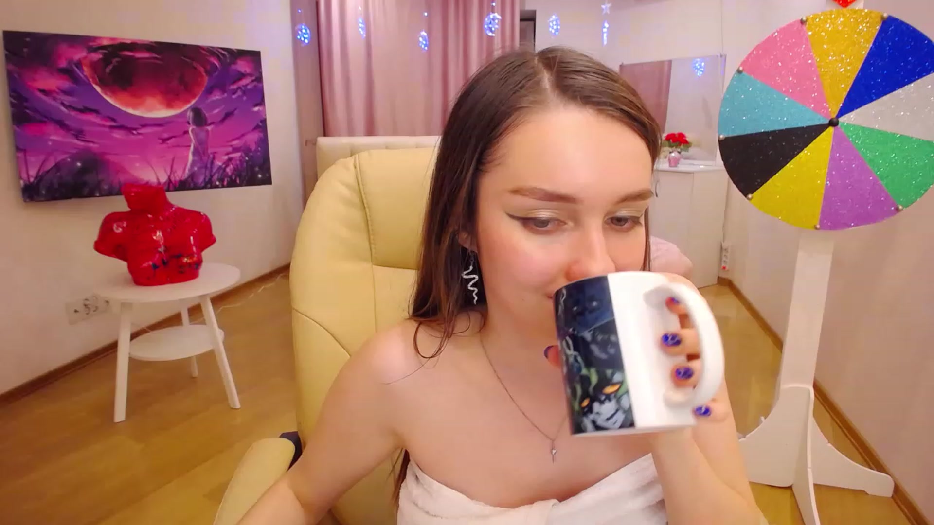 Gallery image thumbnail from OceanFeelss's myfreecams stream on, 12/09/2022, 16:00 image 12 of 20