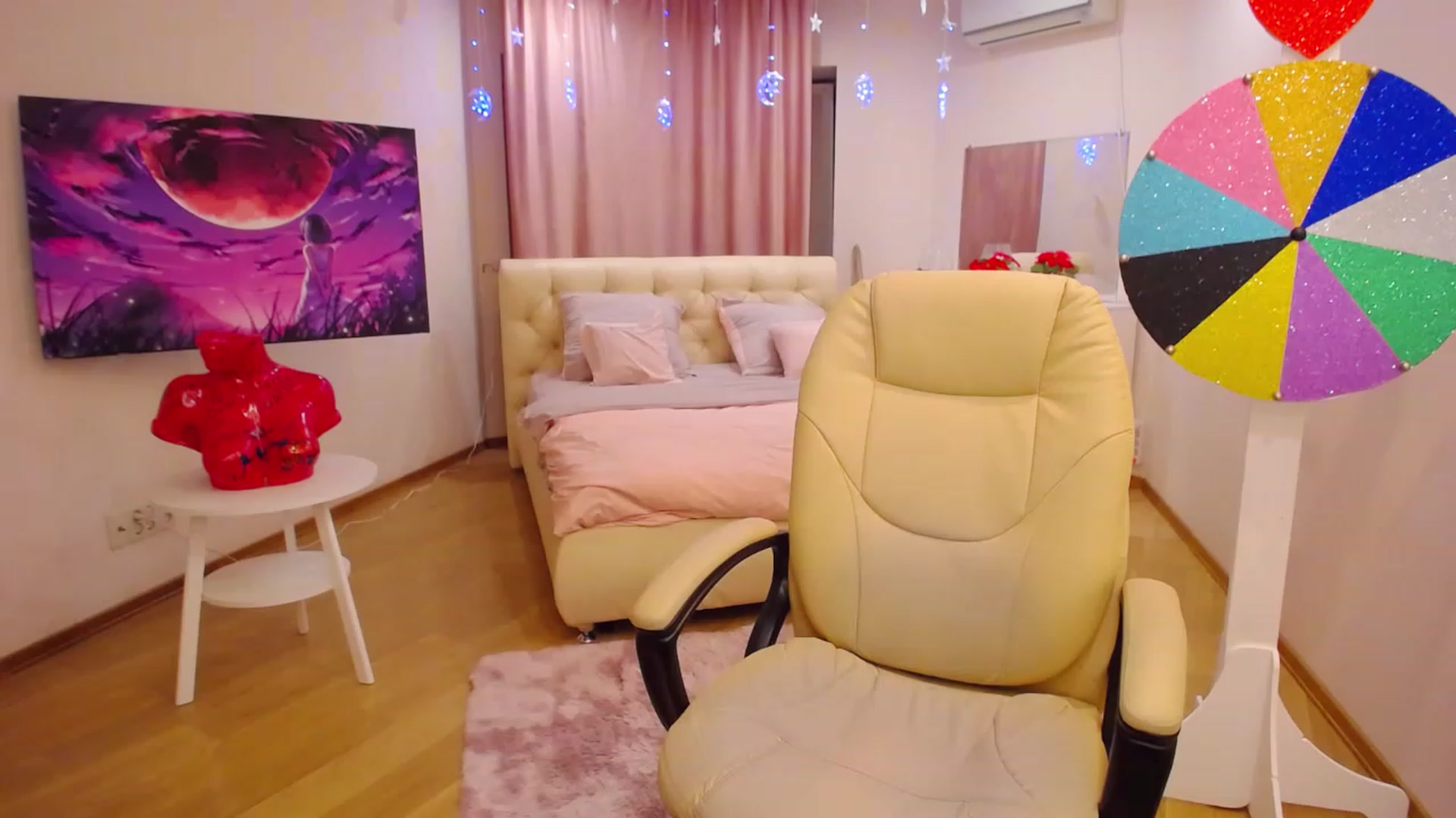 Gallery image thumbnail from OceanFeelss's myfreecams stream on, 12/09/2022, 16:23 image 14 of 20