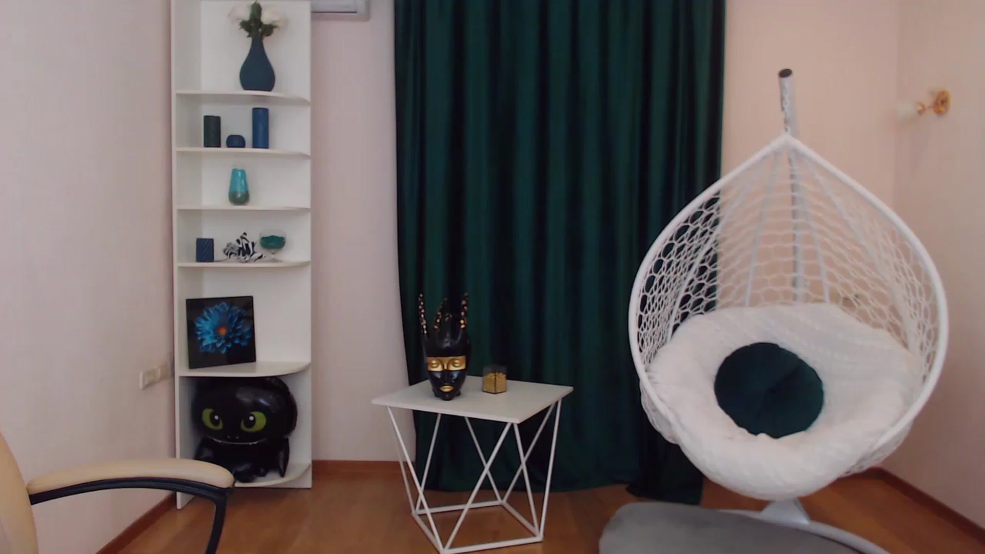 Gallery image thumbnail from OceanFeelss's myfreecams stream on, 12/10/2022, 14:46 image 12 of 20