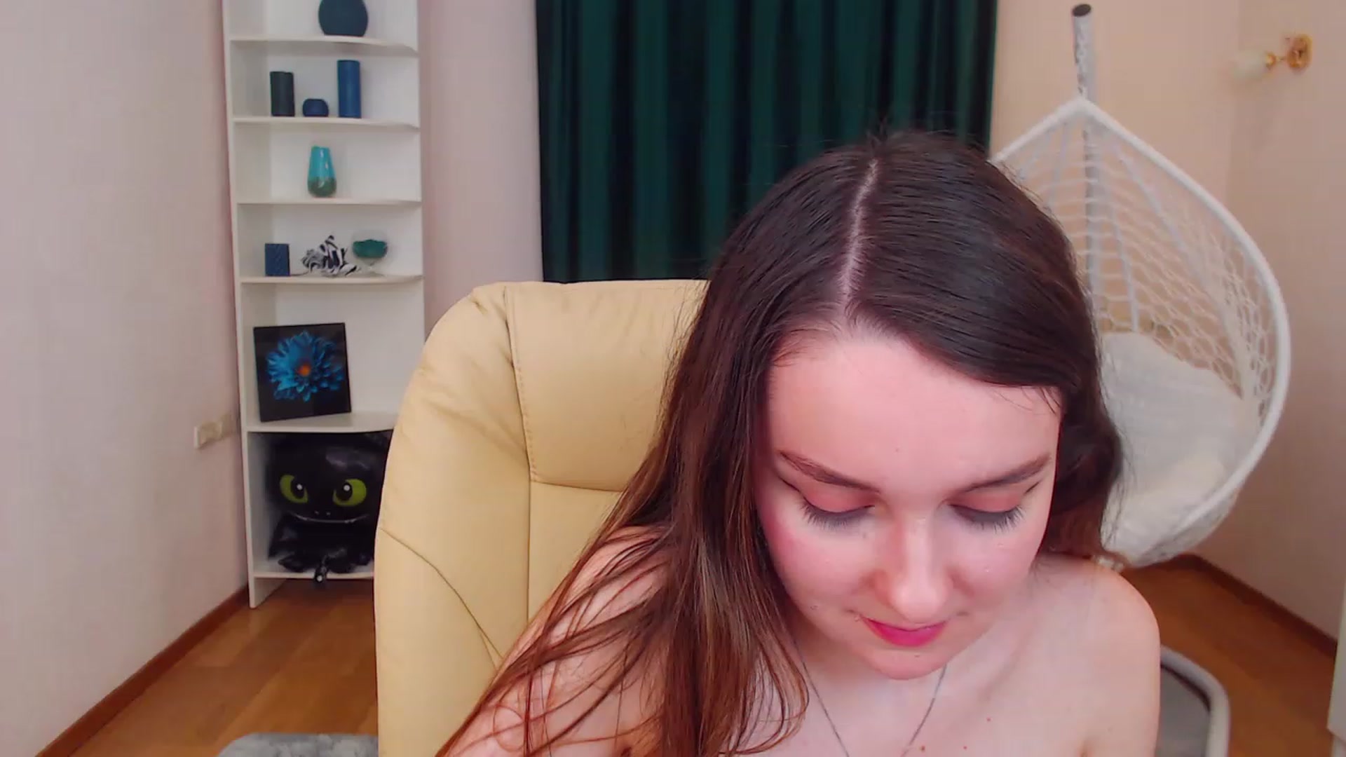 Gallery image thumbnail from OceanFeelss's myfreecams stream on, 12/10/2022, 16:10 image 16 of 20