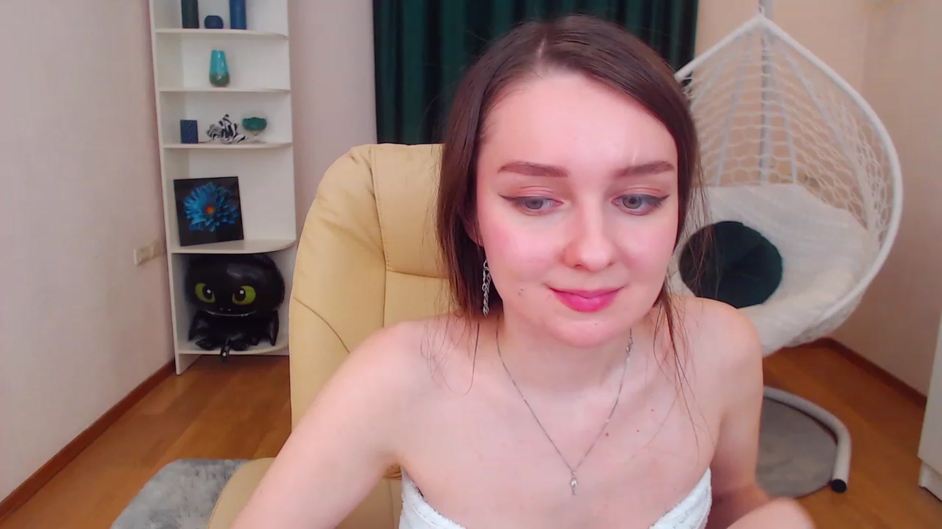 Gallery image thumbnail from OceanFeelss's myfreecams stream on, 12/10/2022, 16:10 image 3 of 20