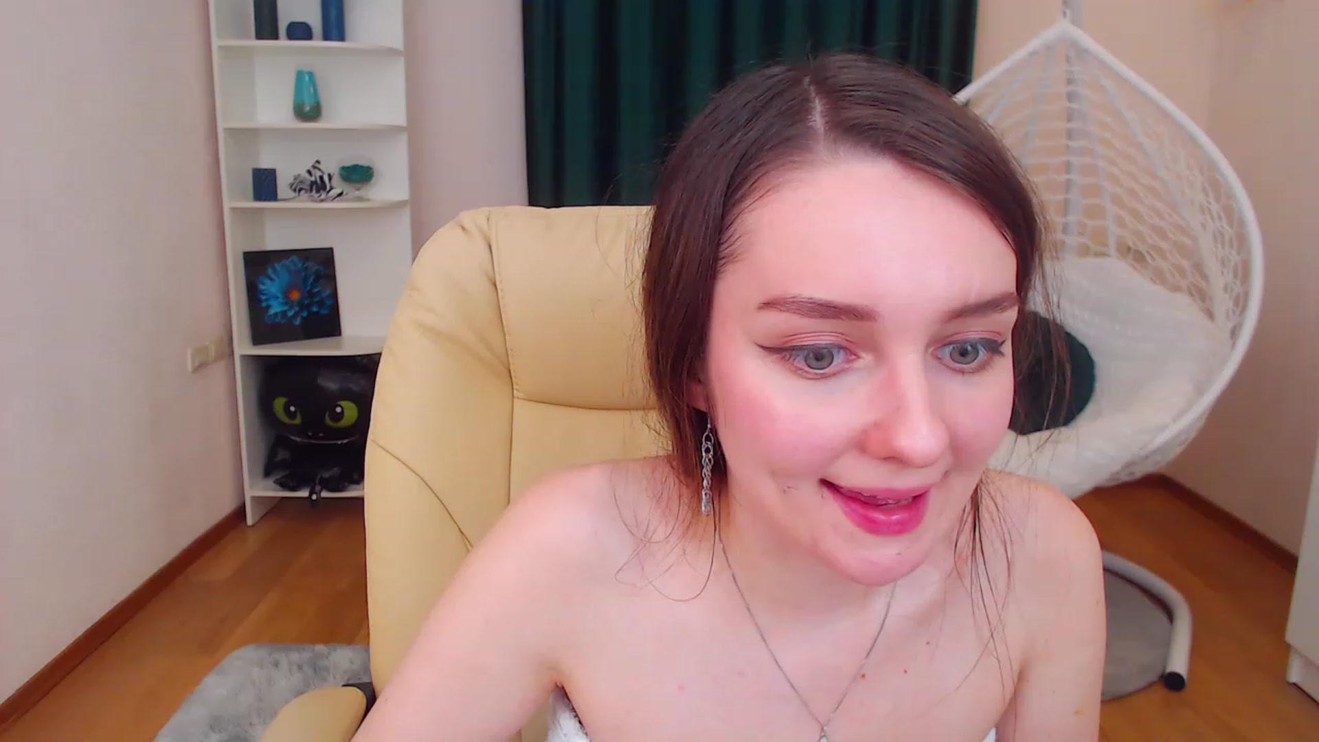 Gallery image thumbnail from OceanFeelss's myfreecams stream on, 12/10/2022, 16:10 image 4 of 20