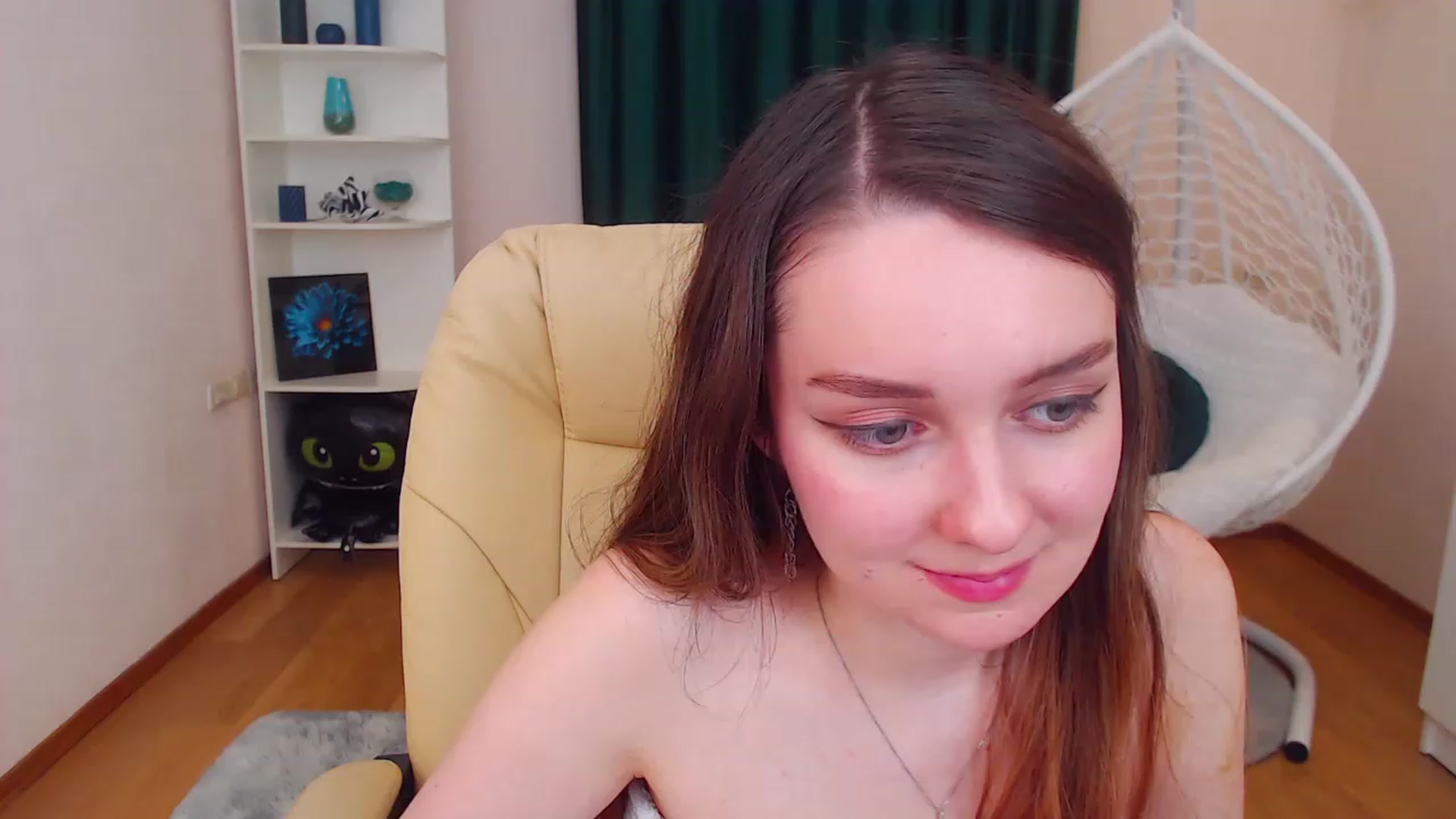 Gallery image thumbnail from OceanFeelss's myfreecams stream on, 12/10/2022, 16:10 image 7 of 20