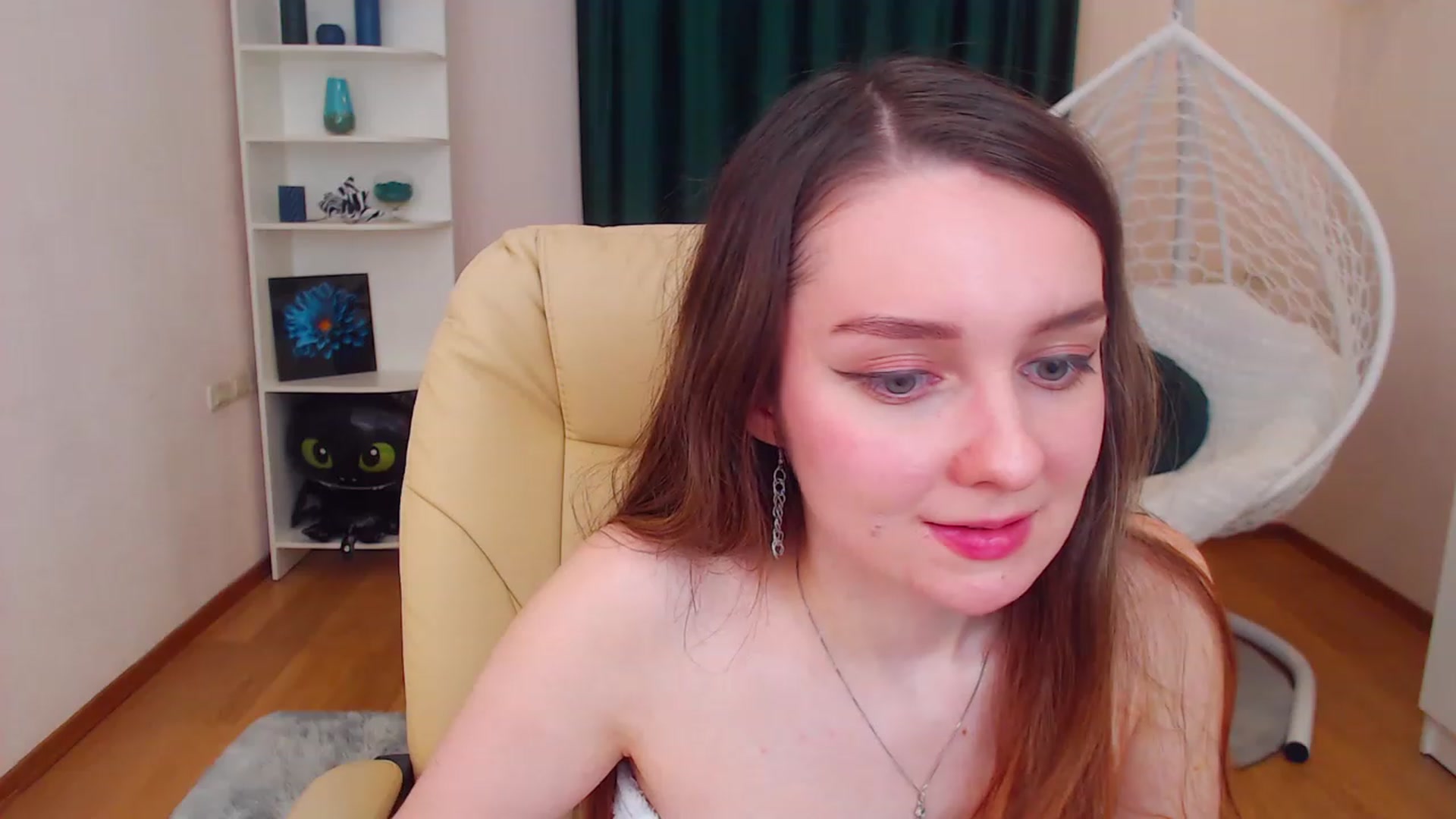 Gallery image thumbnail from OceanFeelss's myfreecams stream on, 12/10/2022, 16:10 image 6 of 20