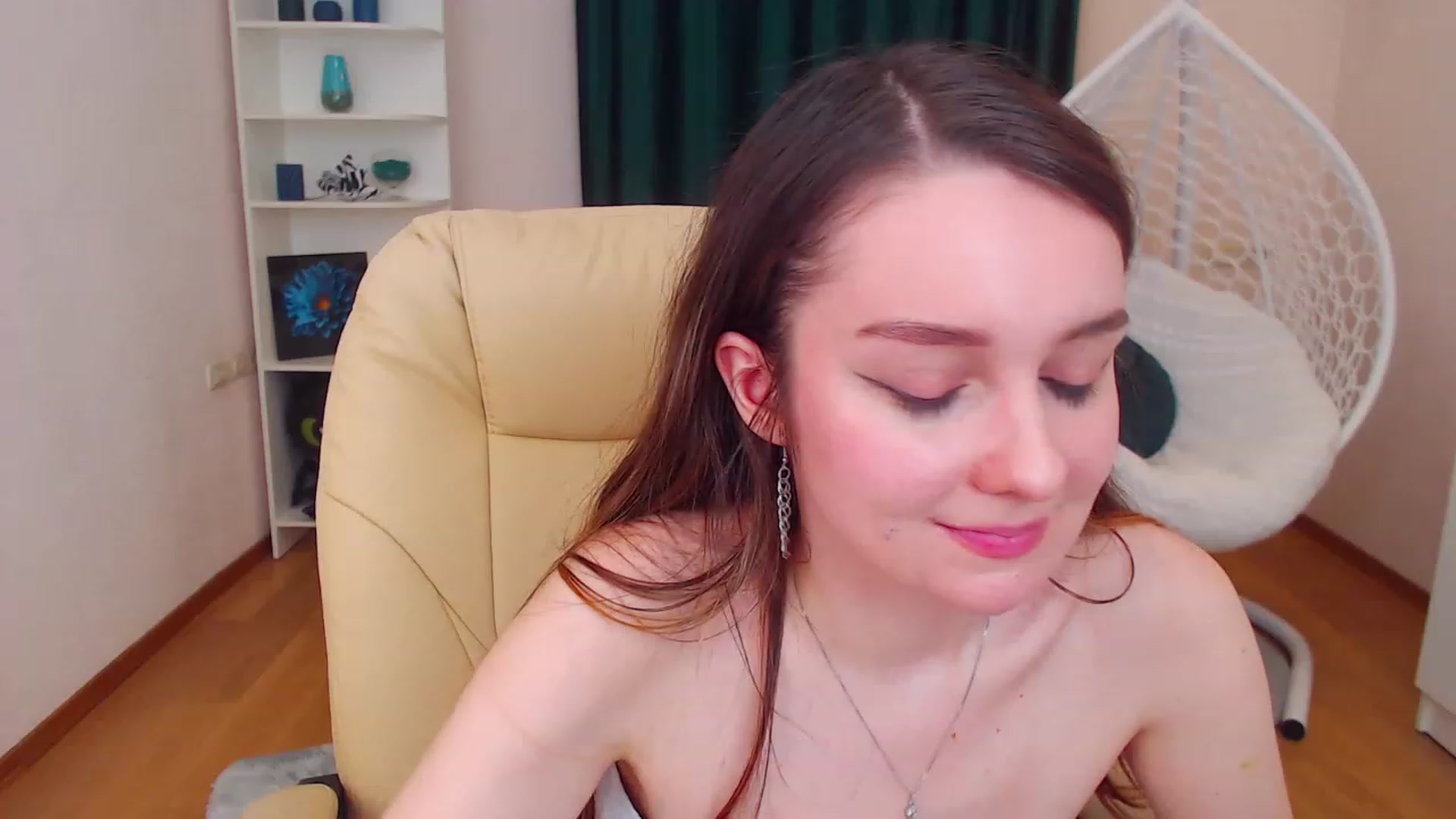 Gallery image thumbnail from OceanFeelss's myfreecams stream on, 12/10/2022, 17:05 image 13 of 20
