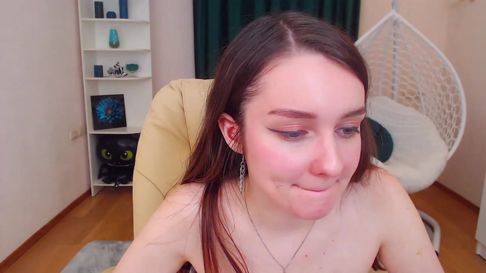 Gallery image thumbnail from OceanFeelss's myfreecams stream on, 12/10/2022, 17:05 image 4 of 20
