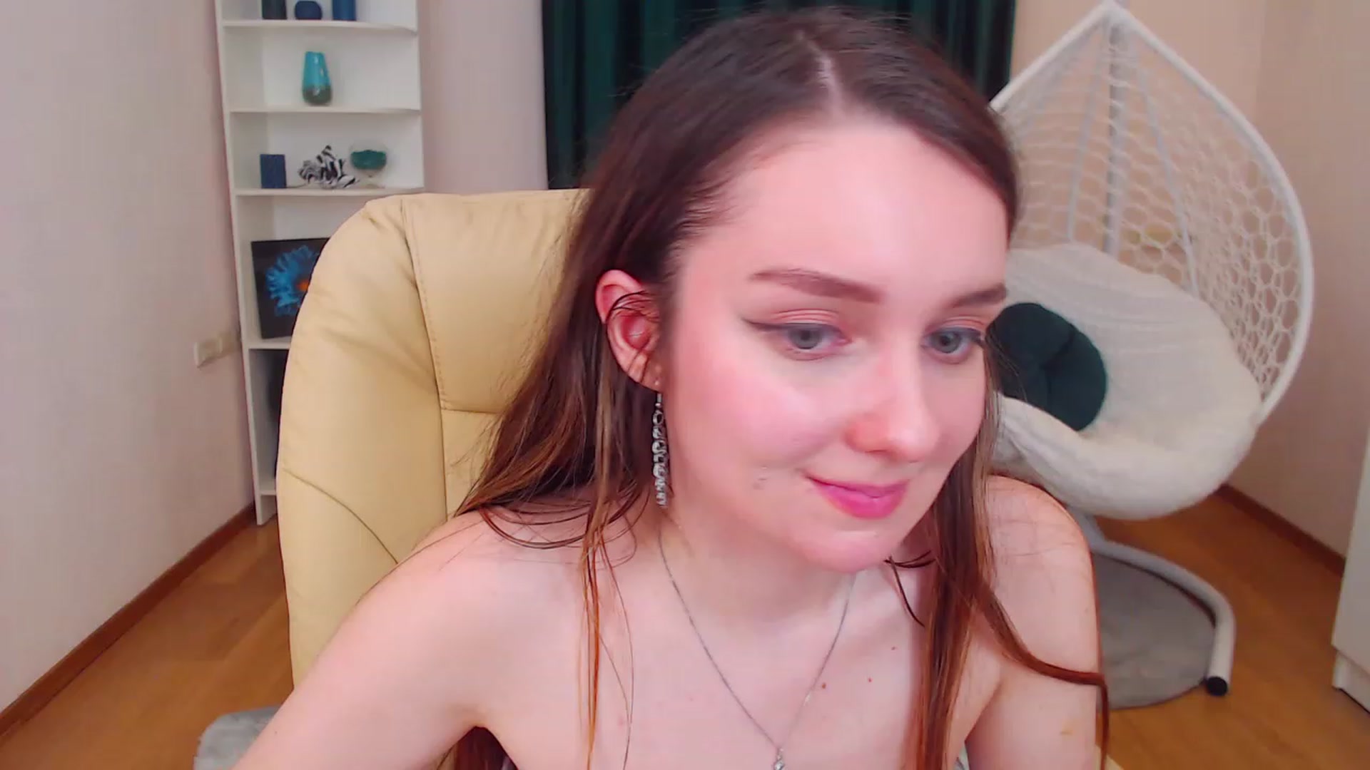 Gallery image thumbnail from OceanFeelss's myfreecams stream on, 12/10/2022, 17:05 image 15 of 20