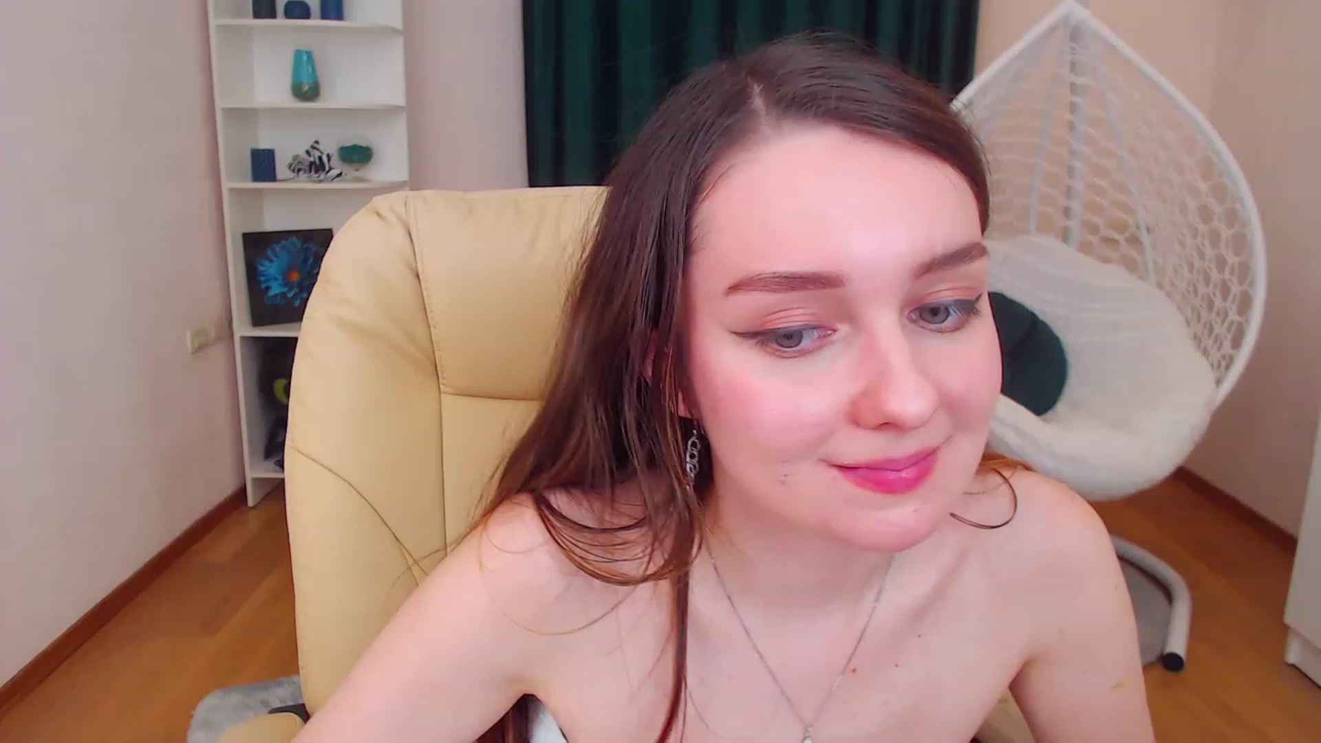 Gallery image thumbnail from OceanFeelss's myfreecams stream on, 12/10/2022, 17:05 image 12 of 20