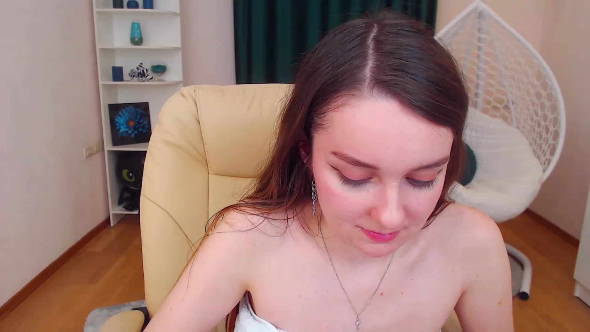 Gallery image thumbnail from OceanFeelss's myfreecams stream on, 12/10/2022, 17:05 image 17 of 20