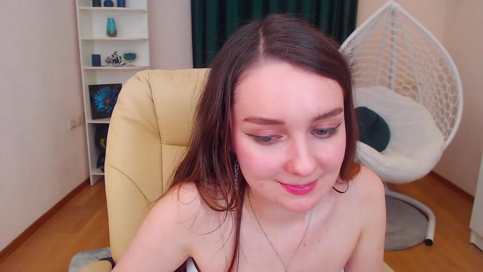 Gallery image thumbnail from OceanFeelss's myfreecams stream on, 12/10/2022, 17:05 image 11 of 20