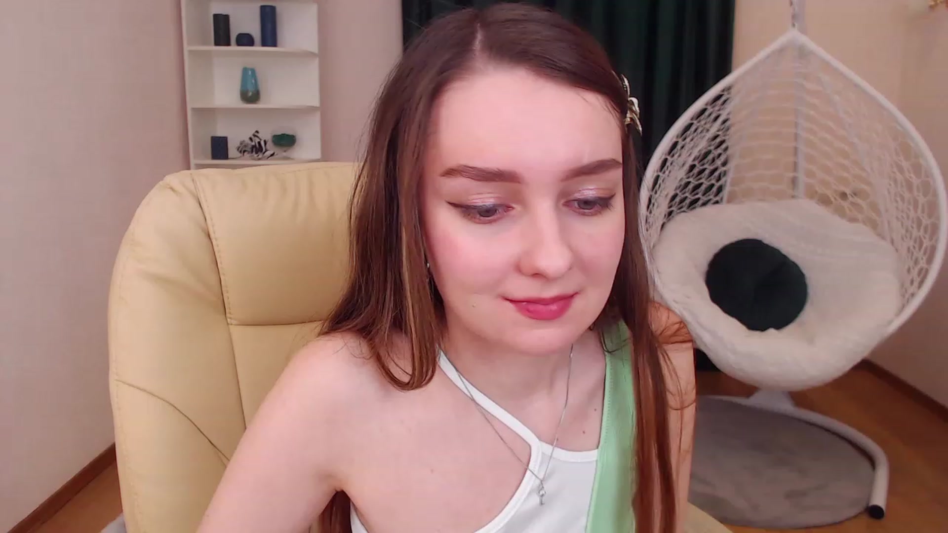 Gallery image thumbnail from OceanFeelss's myfreecams stream on, 12/12/2022, 11:16 image 18 of 20