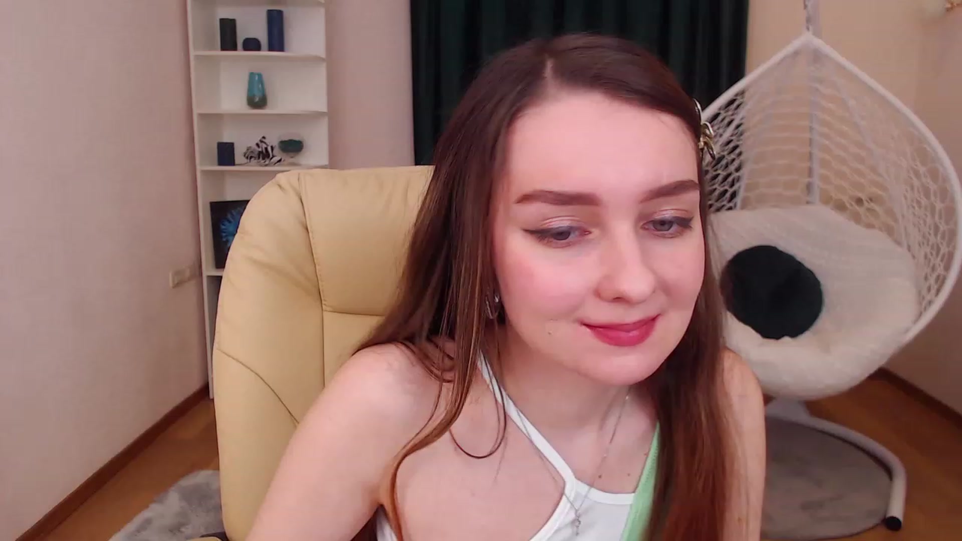 Gallery image thumbnail from OceanFeelss's myfreecams stream on, 12/12/2022, 11:16 image 16 of 20