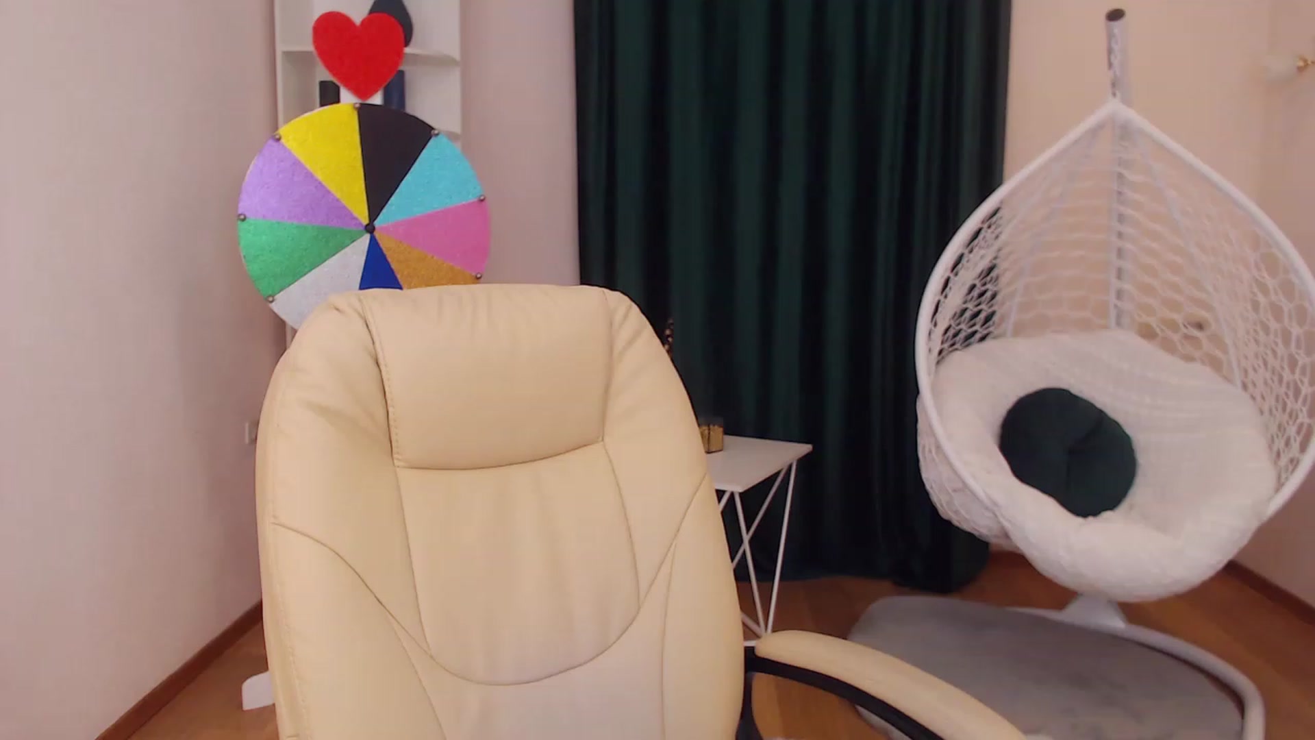 Gallery image thumbnail from OceanFeelss's myfreecams stream on, 12/12/2022, 16:02 image 12 of 20