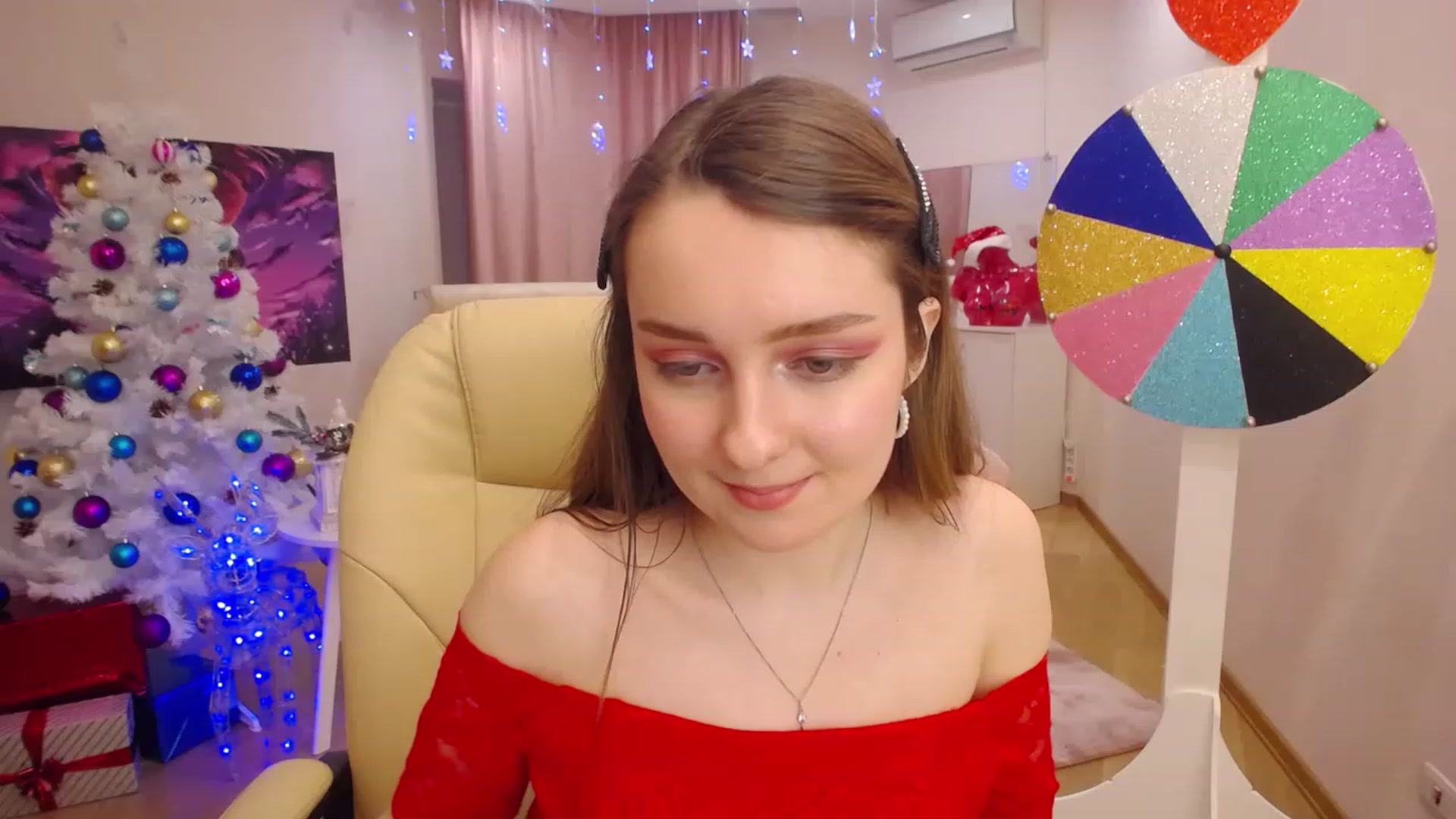 Gallery image thumbnail from OceanFeelss's myfreecams stream on, 12/15/2022, 12:52 image 7 of 20