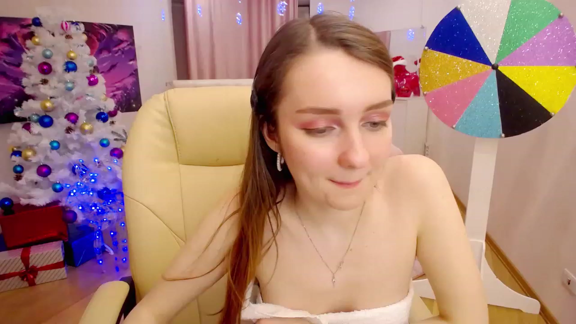Gallery image thumbnail from OceanFeelss's myfreecams stream on, 12/15/2022, 14:49 image 14 of 20