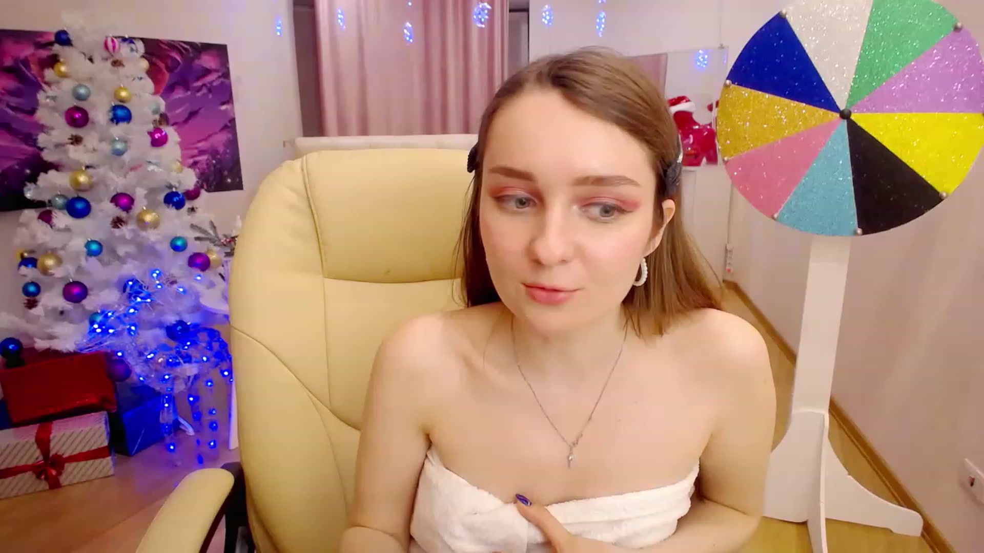 Gallery image thumbnail from OceanFeelss's myfreecams stream on, 12/15/2022, 14:49 image 19 of 20