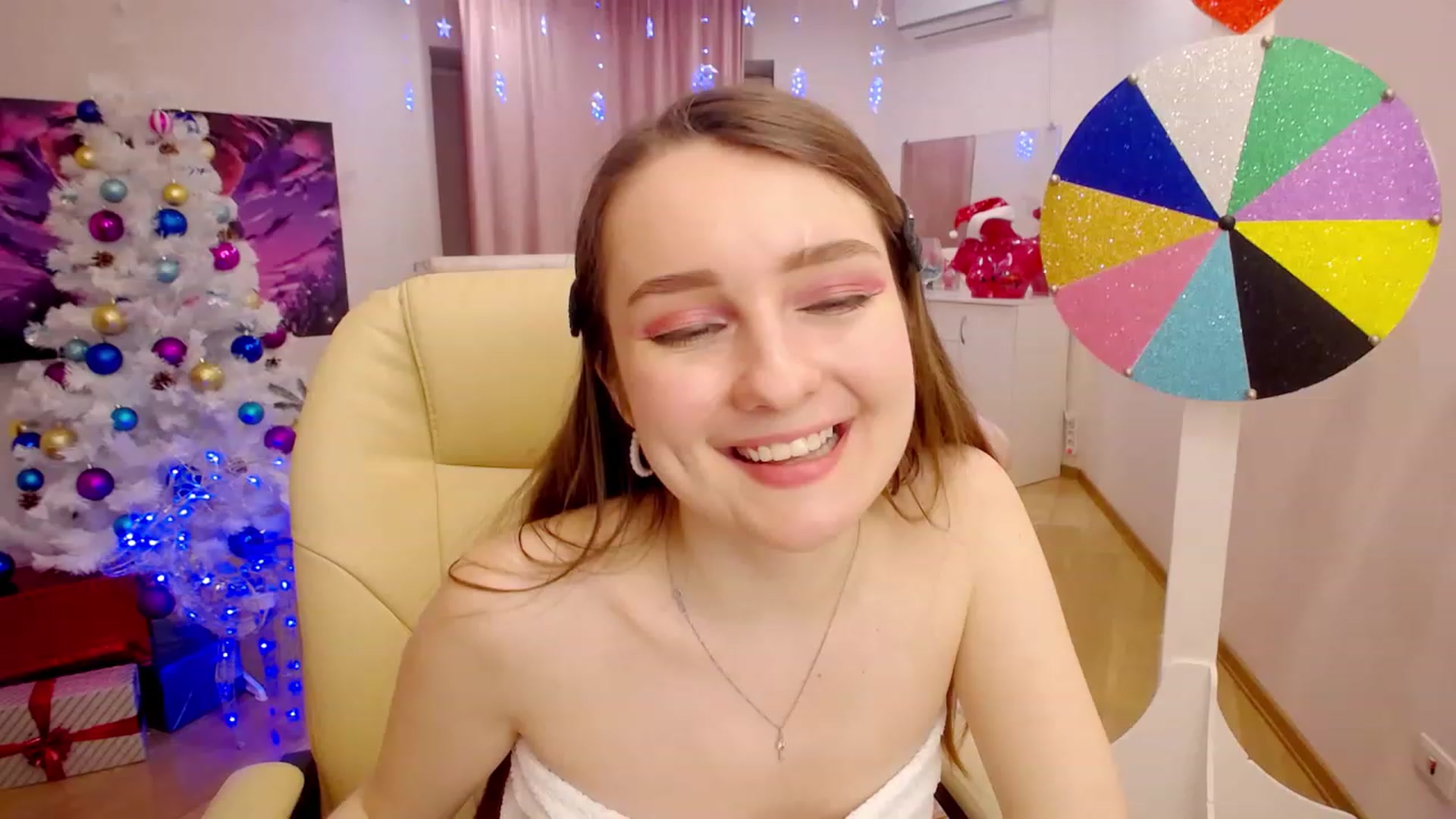 Gallery image thumbnail from OceanFeelss's myfreecams stream on, 12/15/2022, 14:49 image 11 of 20