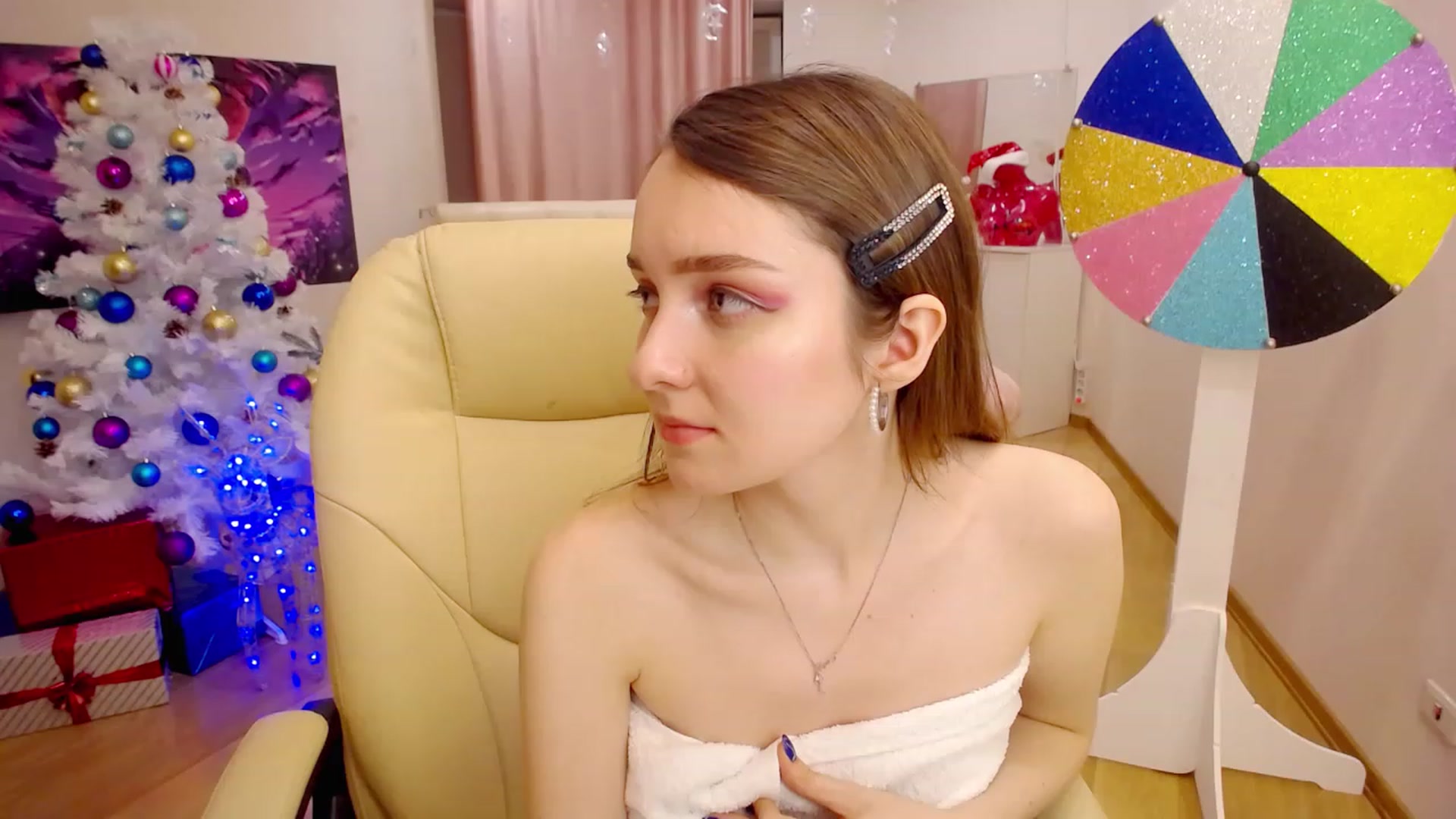 Gallery image thumbnail from OceanFeelss's myfreecams stream on, 12/15/2022, 14:49 image 15 of 20