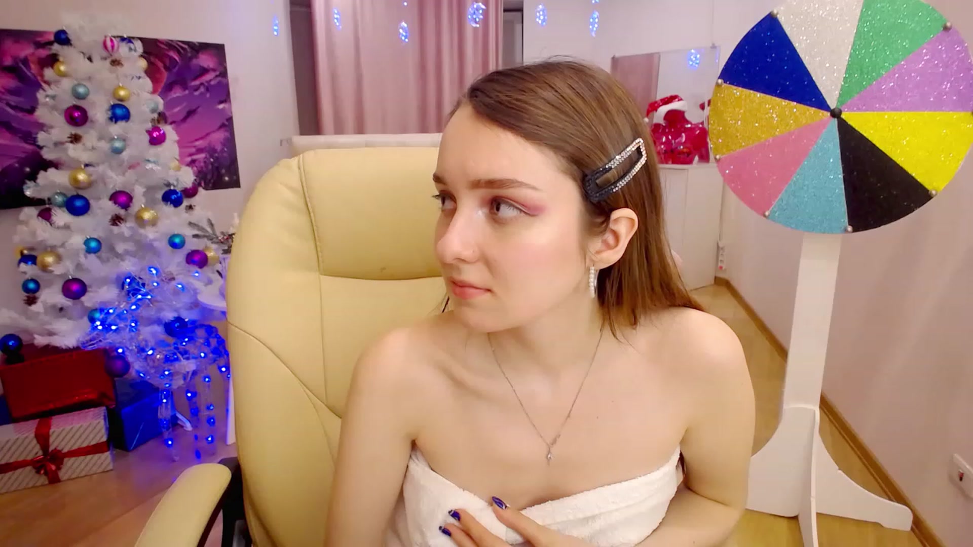 Gallery image thumbnail from OceanFeelss's myfreecams stream on, 12/15/2022, 14:49 image 18 of 20
