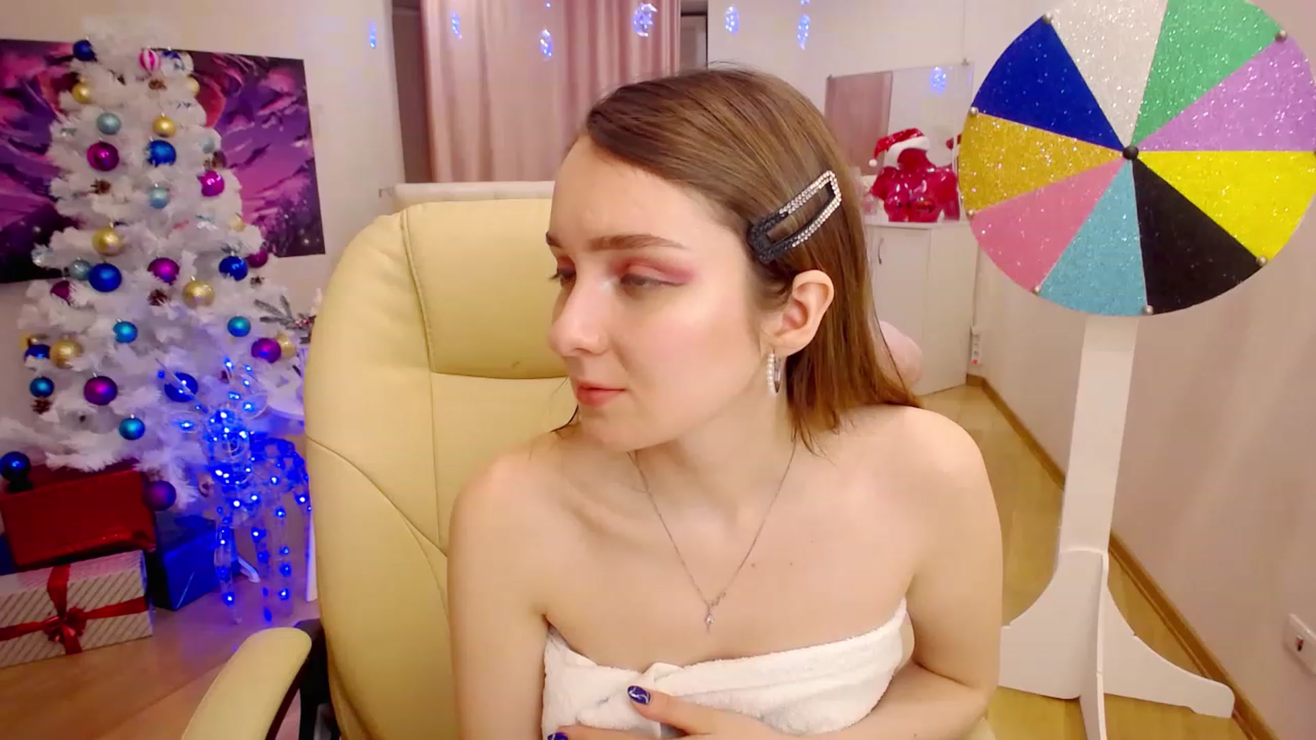 Gallery image thumbnail from OceanFeelss's myfreecams stream on, 12/15/2022, 14:49 image 16 of 20