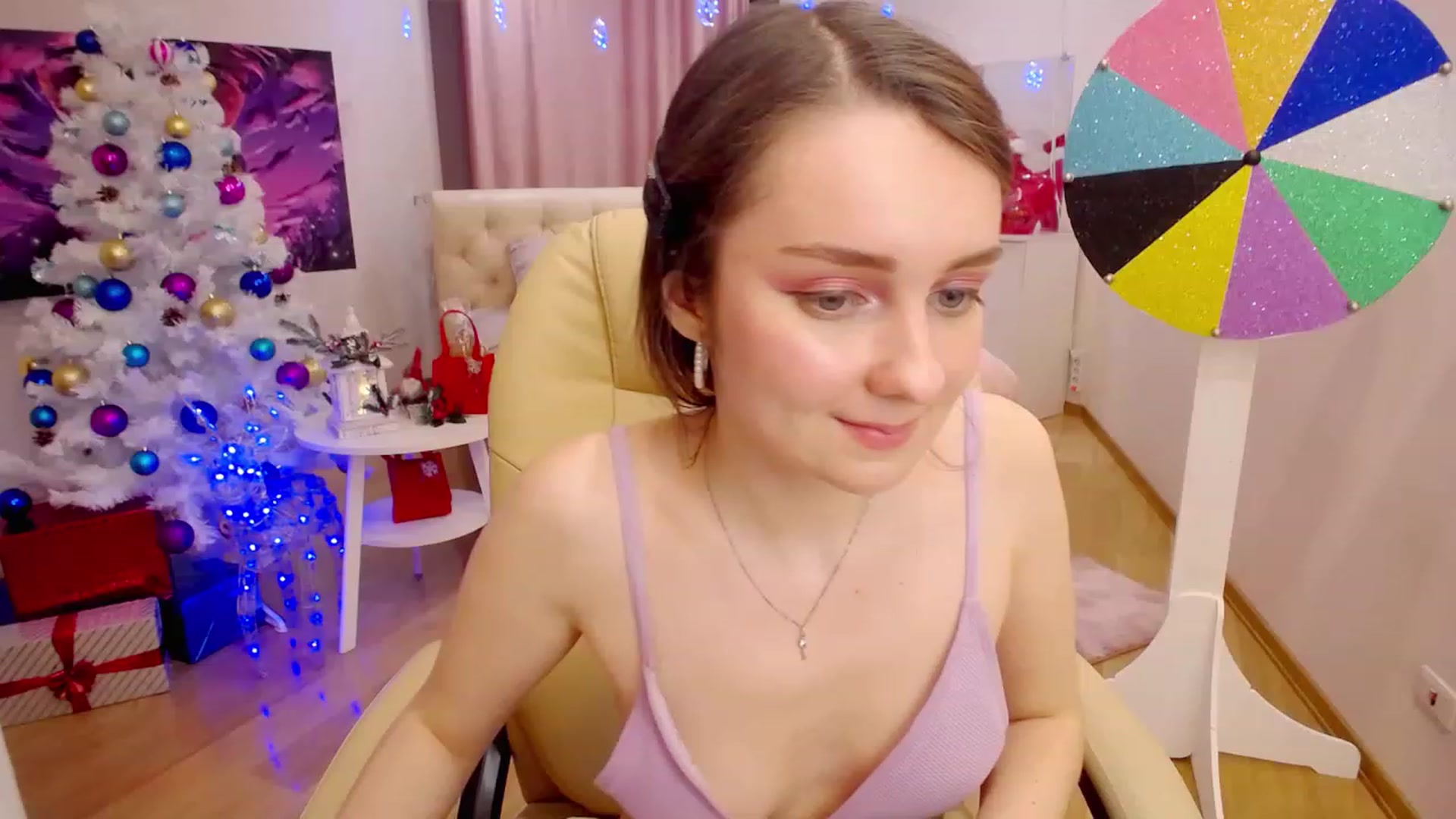 Gallery image thumbnail from OceanFeelss's myfreecams stream on, 12/15/2022, 15:46 image 2 of 20