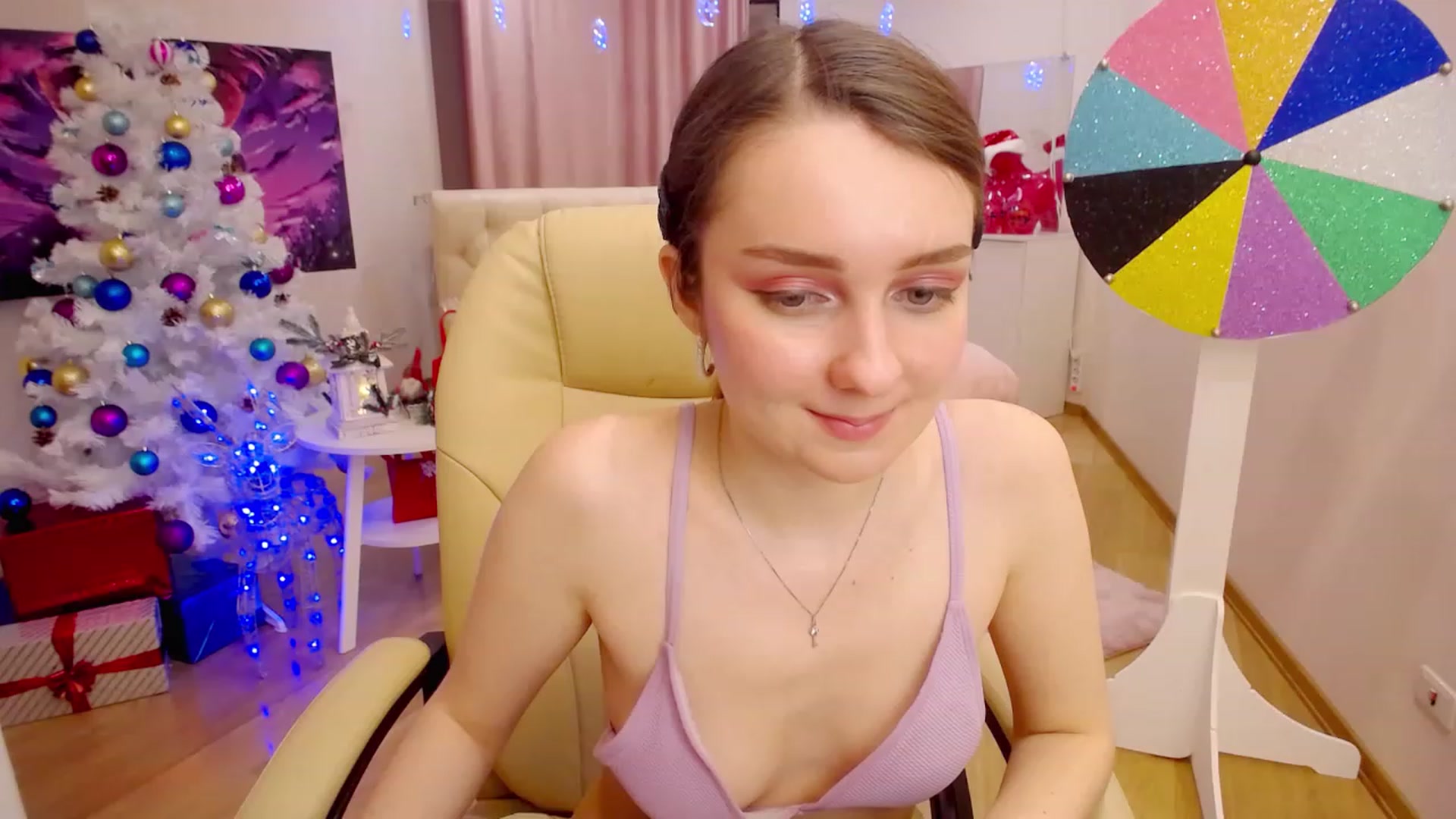 Gallery image thumbnail from OceanFeelss's myfreecams stream on, 12/15/2022, 15:46 image 14 of 20