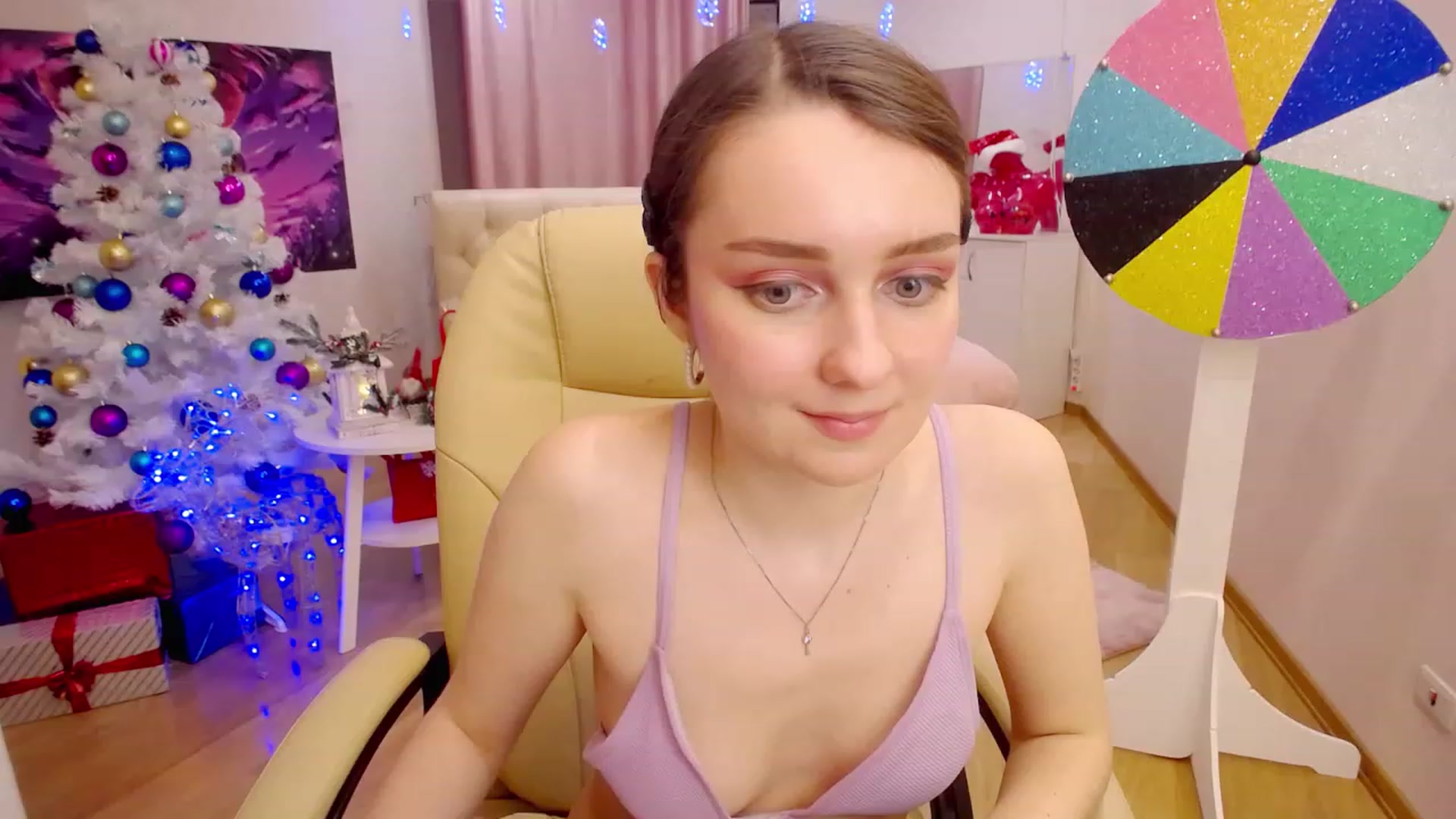 Gallery image thumbnail from OceanFeelss's myfreecams stream on, 12/15/2022, 15:46 image 13 of 20