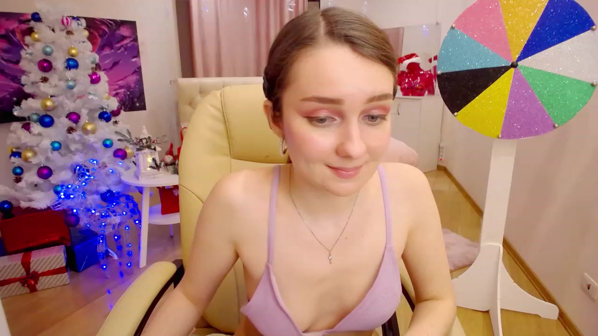Gallery image thumbnail from OceanFeelss's myfreecams stream on, 12/15/2022, 15:46 image 12 of 20