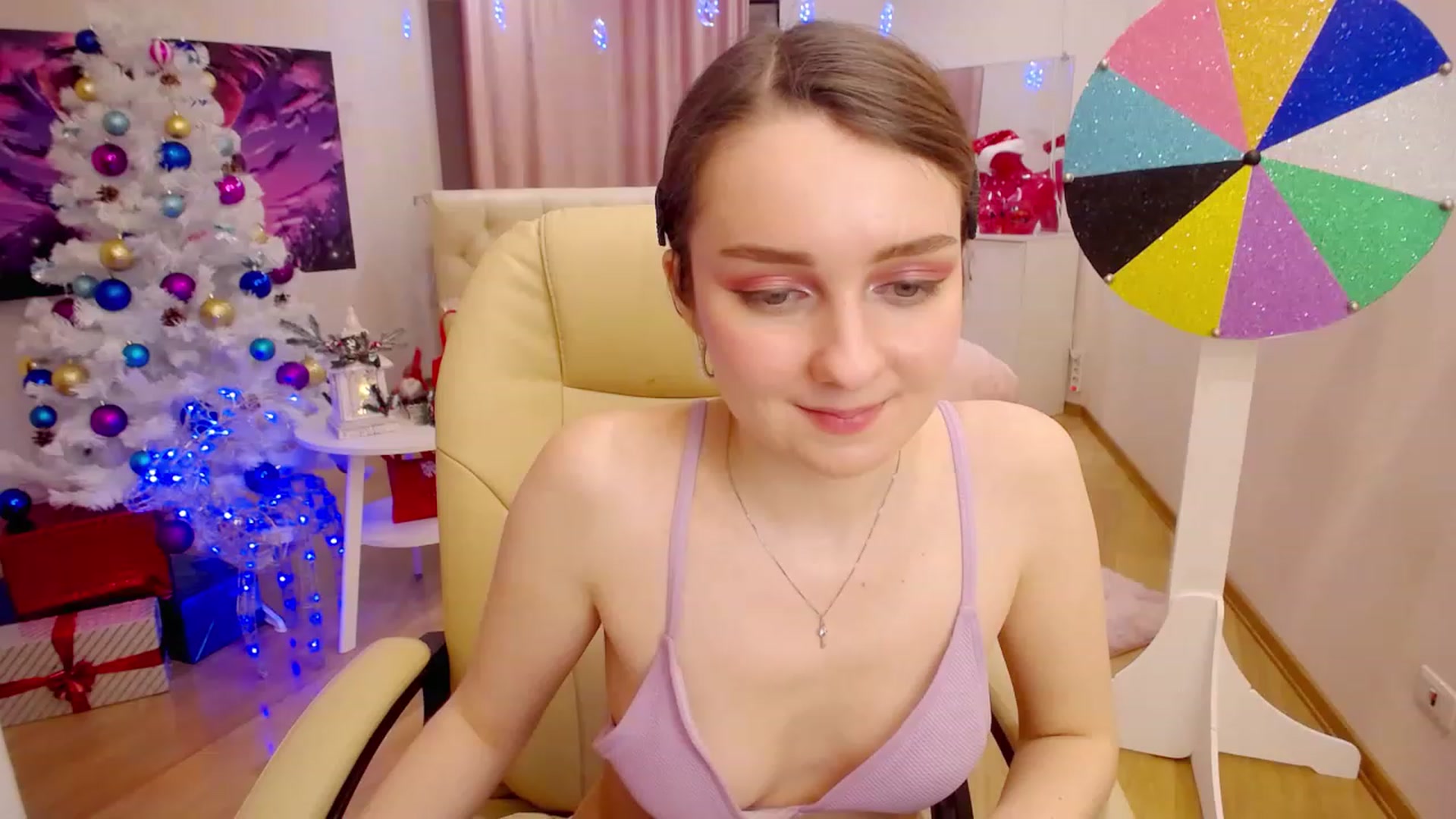 Gallery image thumbnail from OceanFeelss's myfreecams stream on, 12/15/2022, 15:46 image 10 of 20