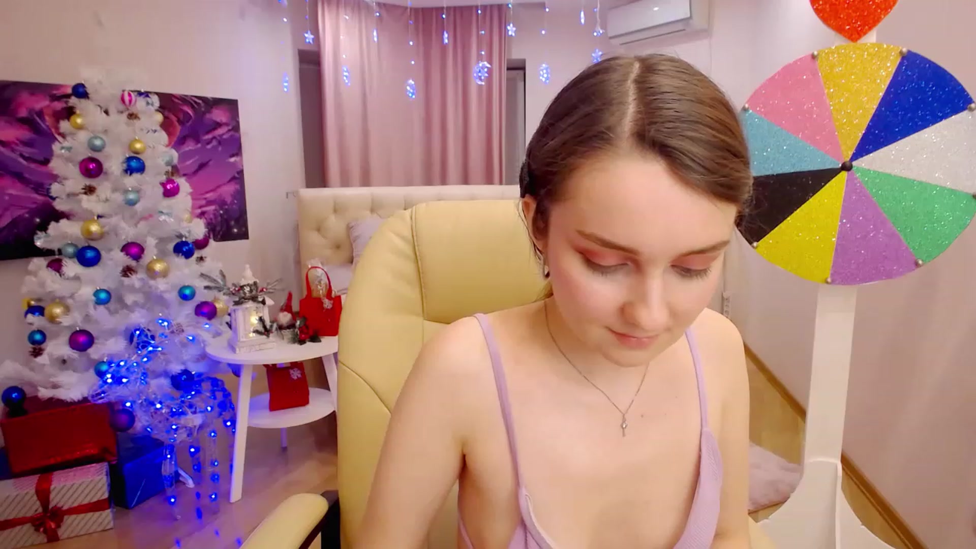 Gallery image thumbnail from OceanFeelss's myfreecams stream on, 12/15/2022, 16:25 image 10 of 20