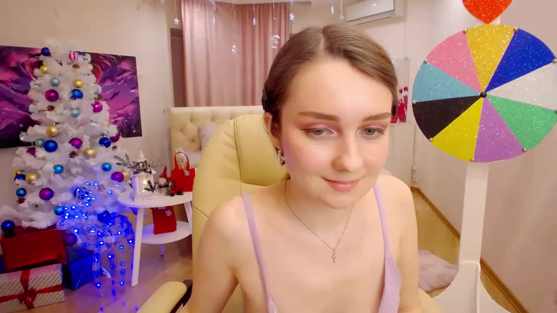 Gallery image thumbnail from OceanFeelss's myfreecams stream on, 12/15/2022, 16:25 image 12 of 20