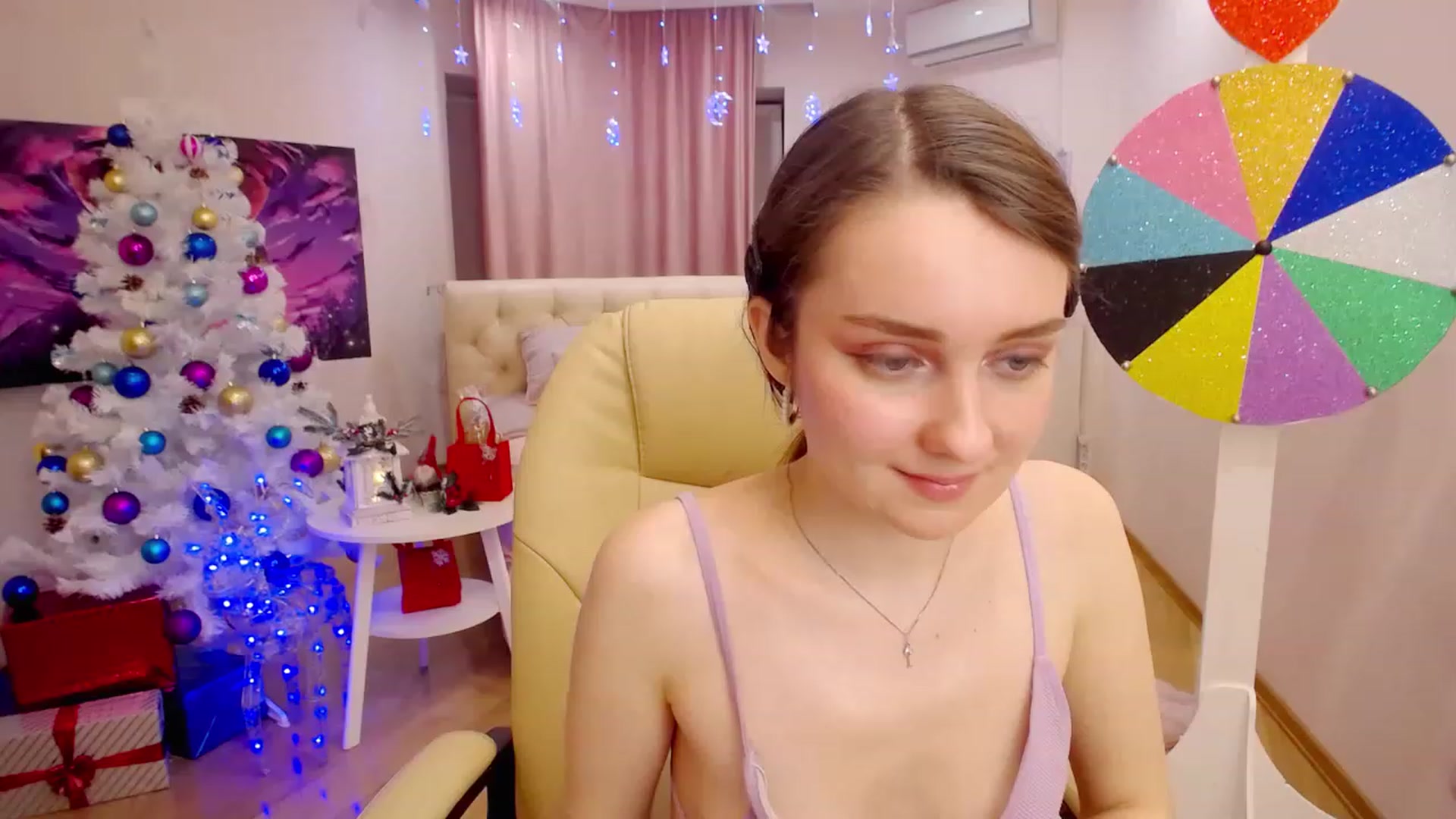 Gallery image thumbnail from OceanFeelss's myfreecams stream on, 12/15/2022, 16:25 image 16 of 20