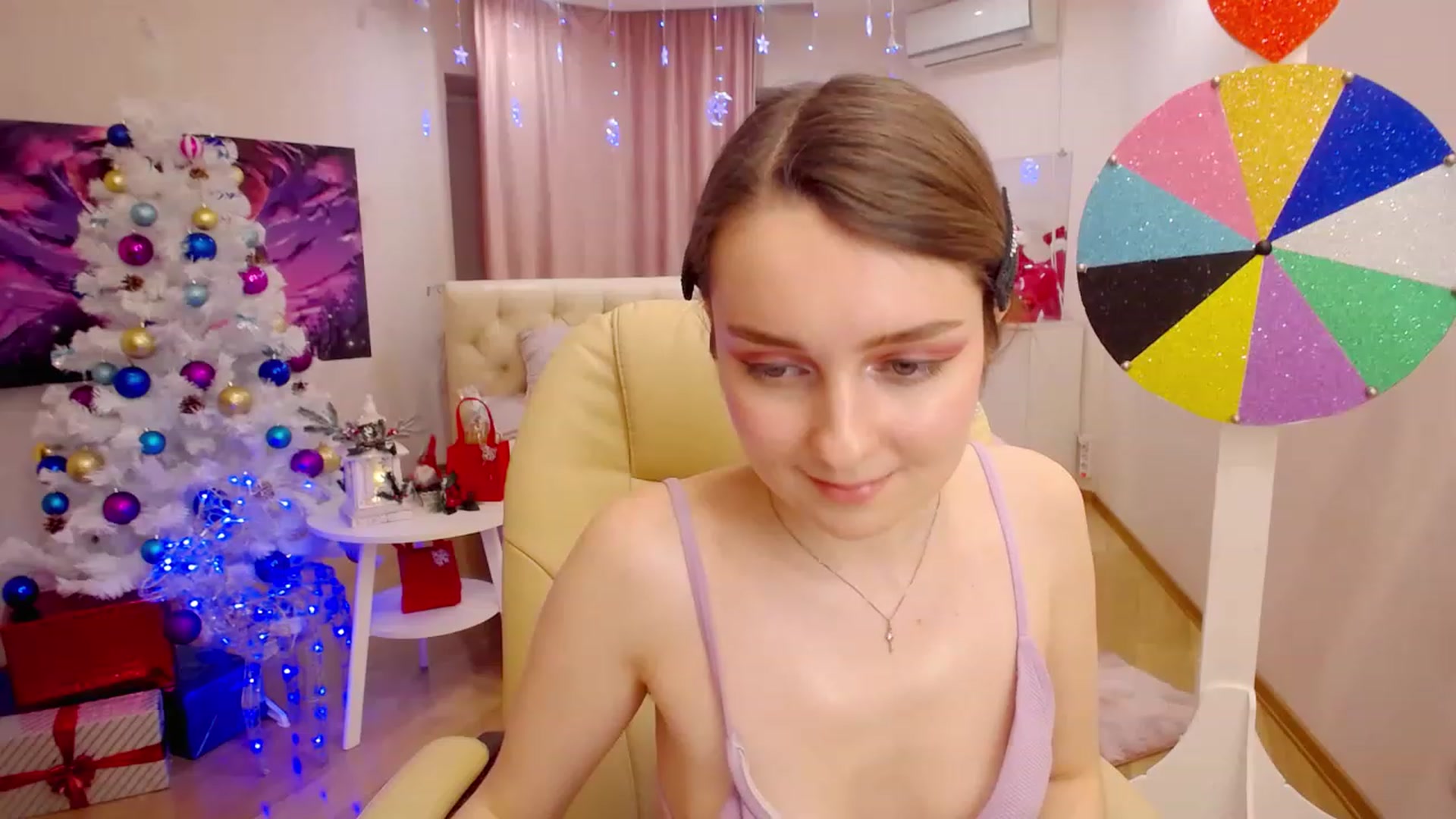 Gallery image thumbnail from OceanFeelss's myfreecams stream on, 12/15/2022, 16:25 image 11 of 20