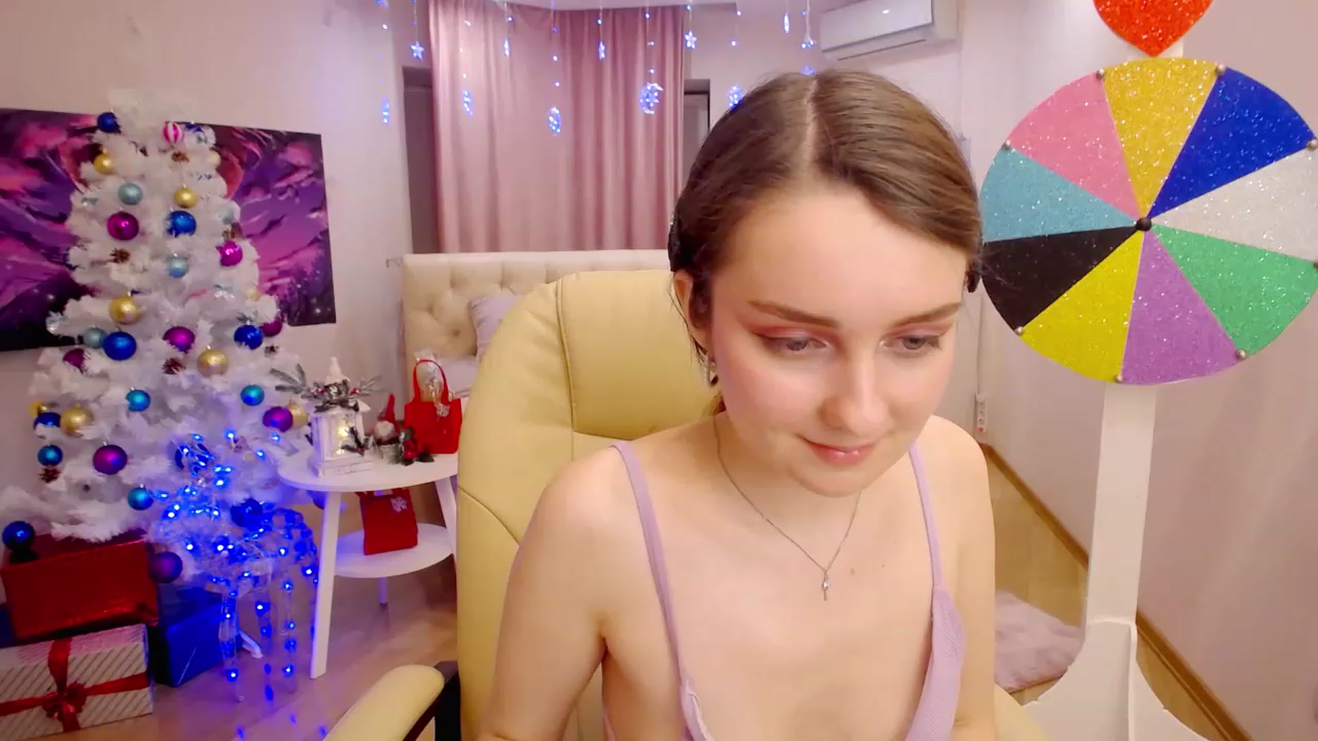 Gallery image thumbnail from OceanFeelss's myfreecams stream on, 12/15/2022, 16:25 image 14 of 20