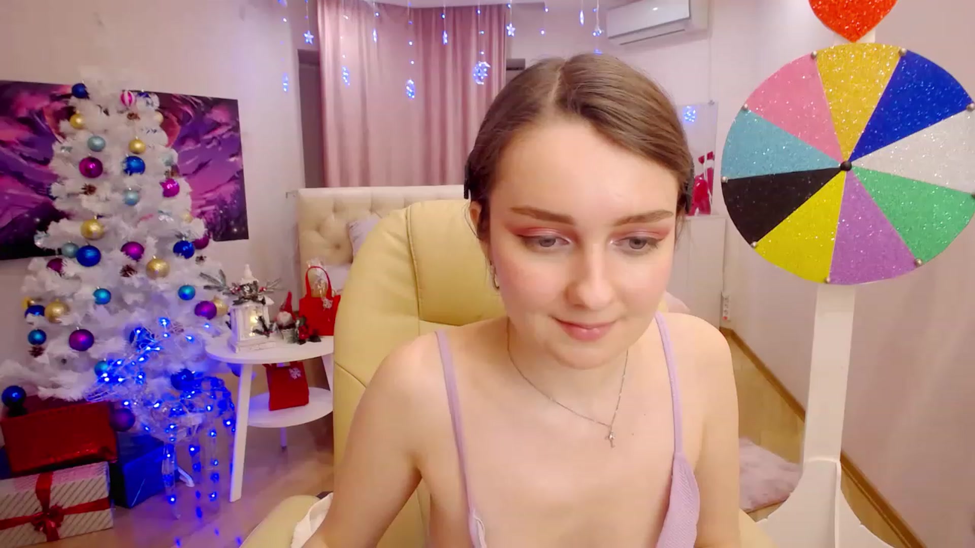 Gallery image thumbnail from OceanFeelss's myfreecams stream on, 12/15/2022, 16:25 image 2 of 20