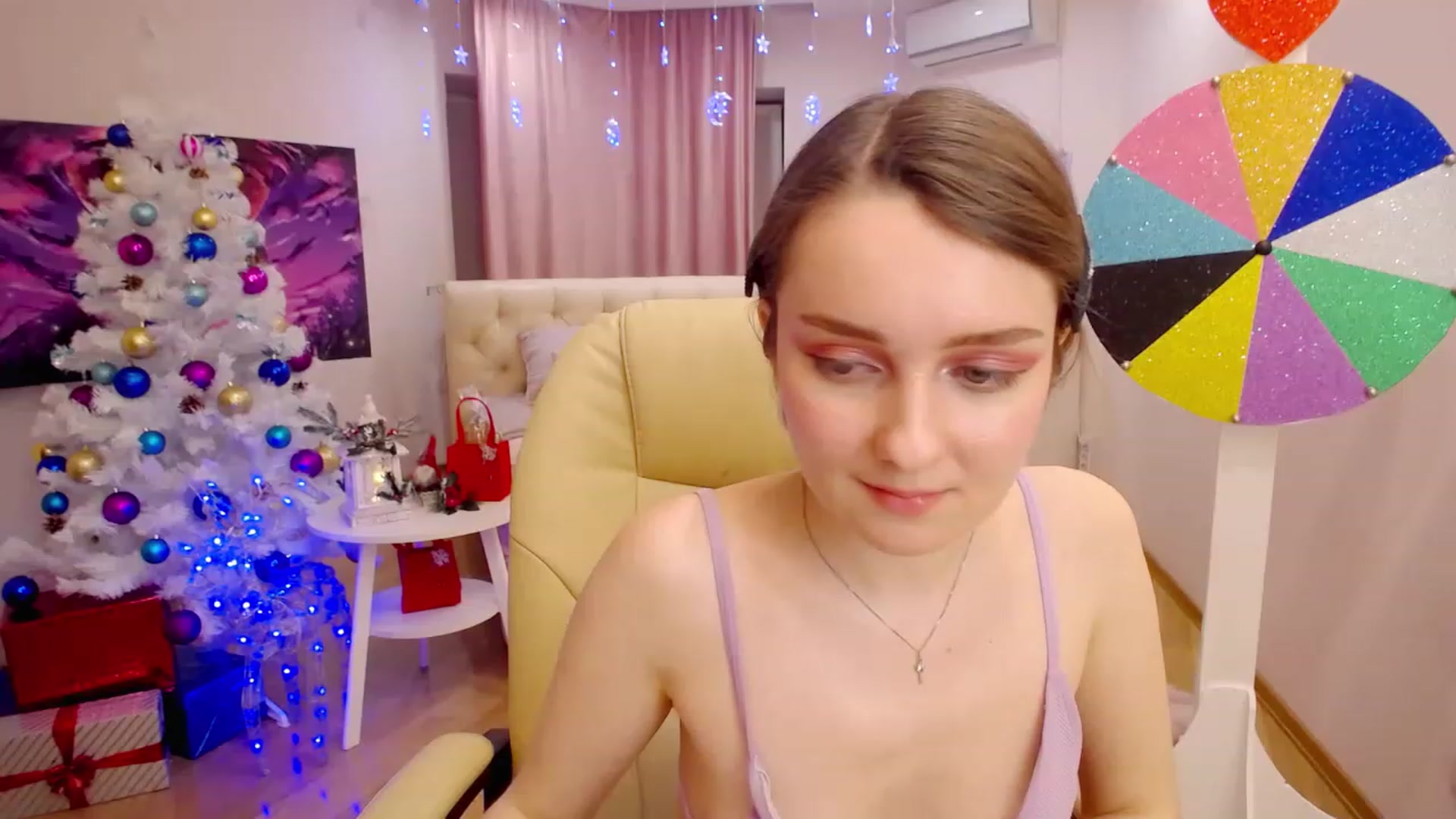 Gallery image thumbnail from OceanFeelss's myfreecams stream on, 12/15/2022, 16:25 image 15 of 20