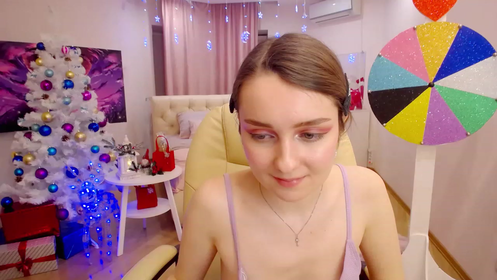 Gallery image thumbnail from OceanFeelss's myfreecams stream on, 12/15/2022, 16:25 image 18 of 20