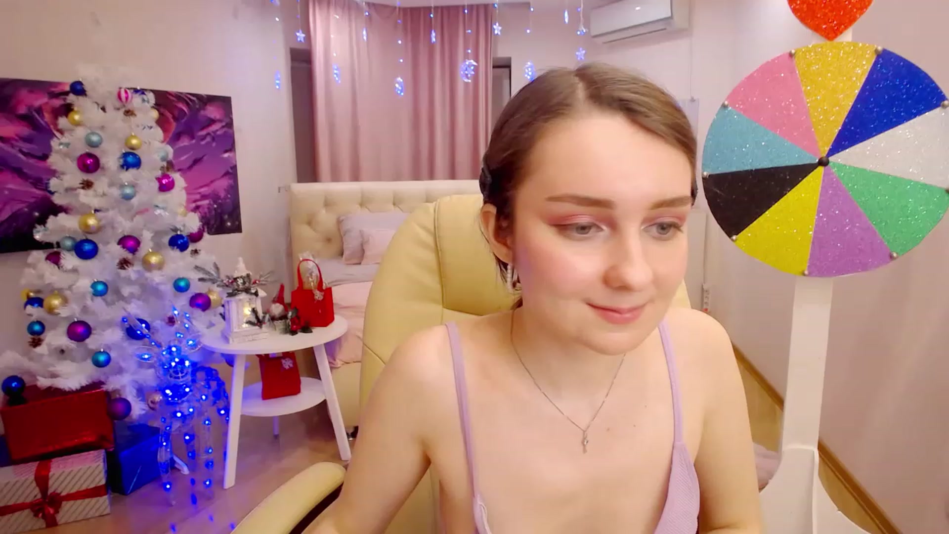 Gallery image thumbnail from OceanFeelss's myfreecams stream on, 12/15/2022, 16:25 image 20 of 20