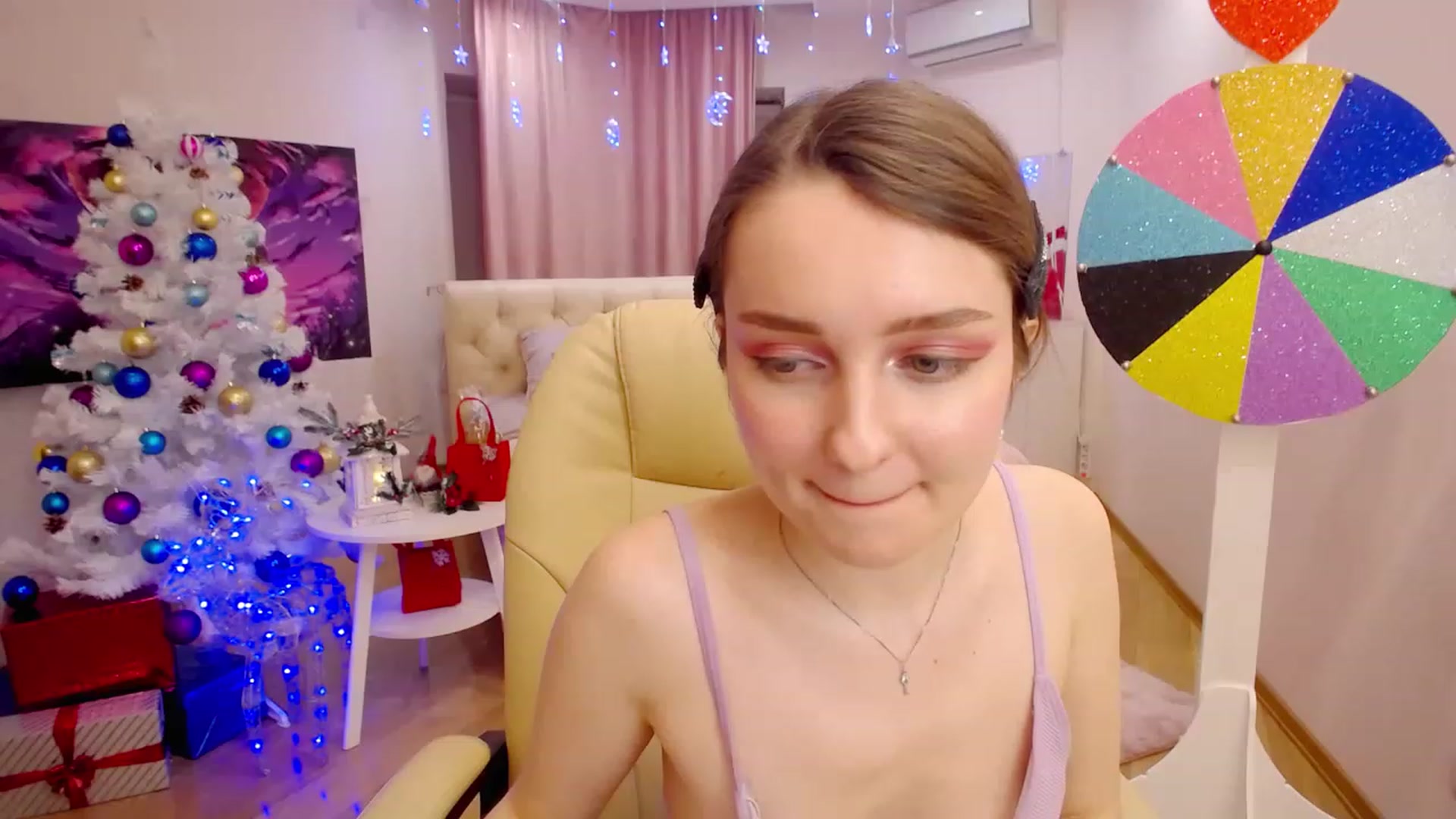 Gallery image thumbnail from OceanFeelss's myfreecams stream on, 12/15/2022, 16:25 image 13 of 20