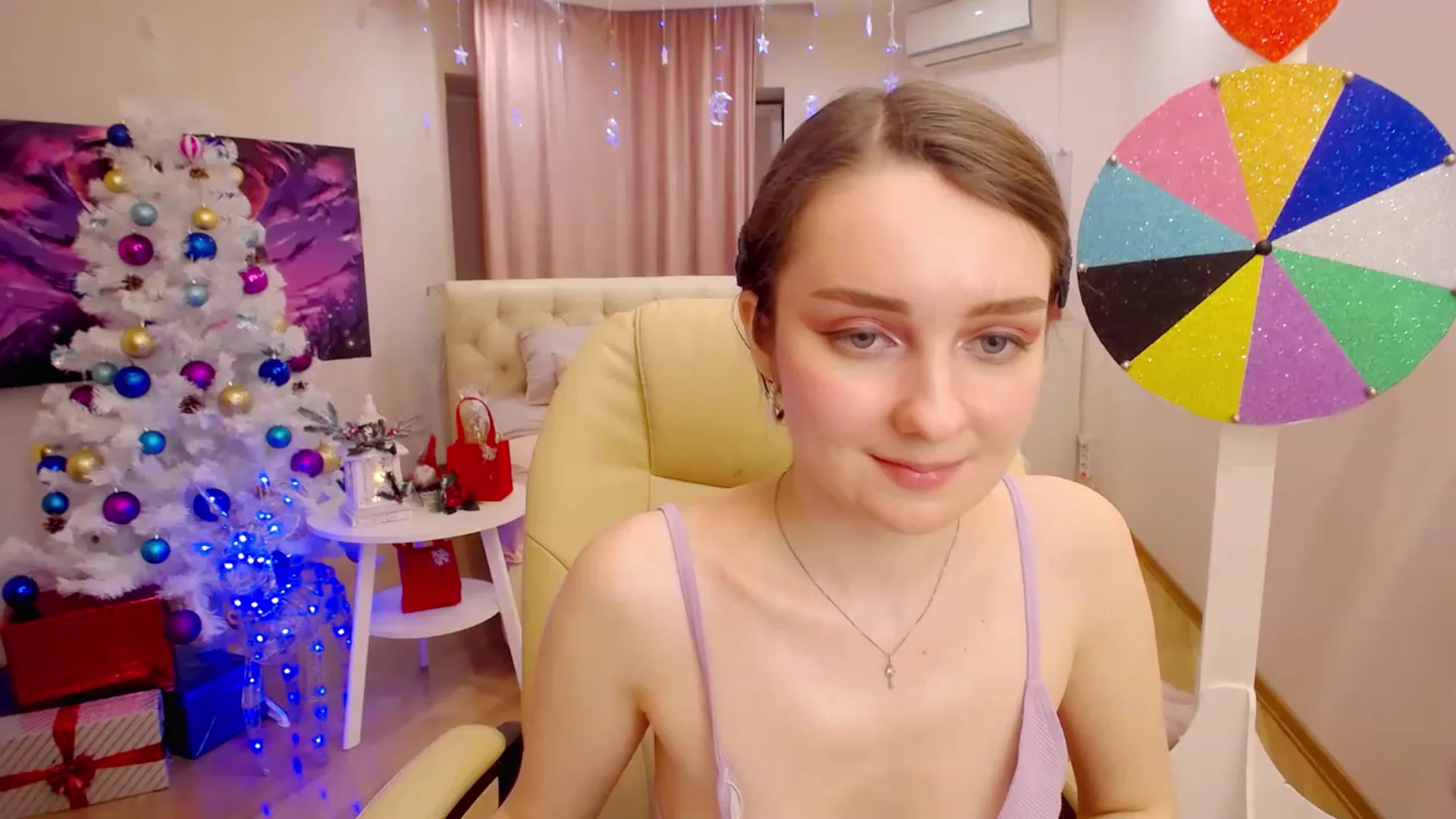 Gallery image thumbnail from OceanFeelss's myfreecams stream on, 12/15/2022, 16:25 image 17 of 20