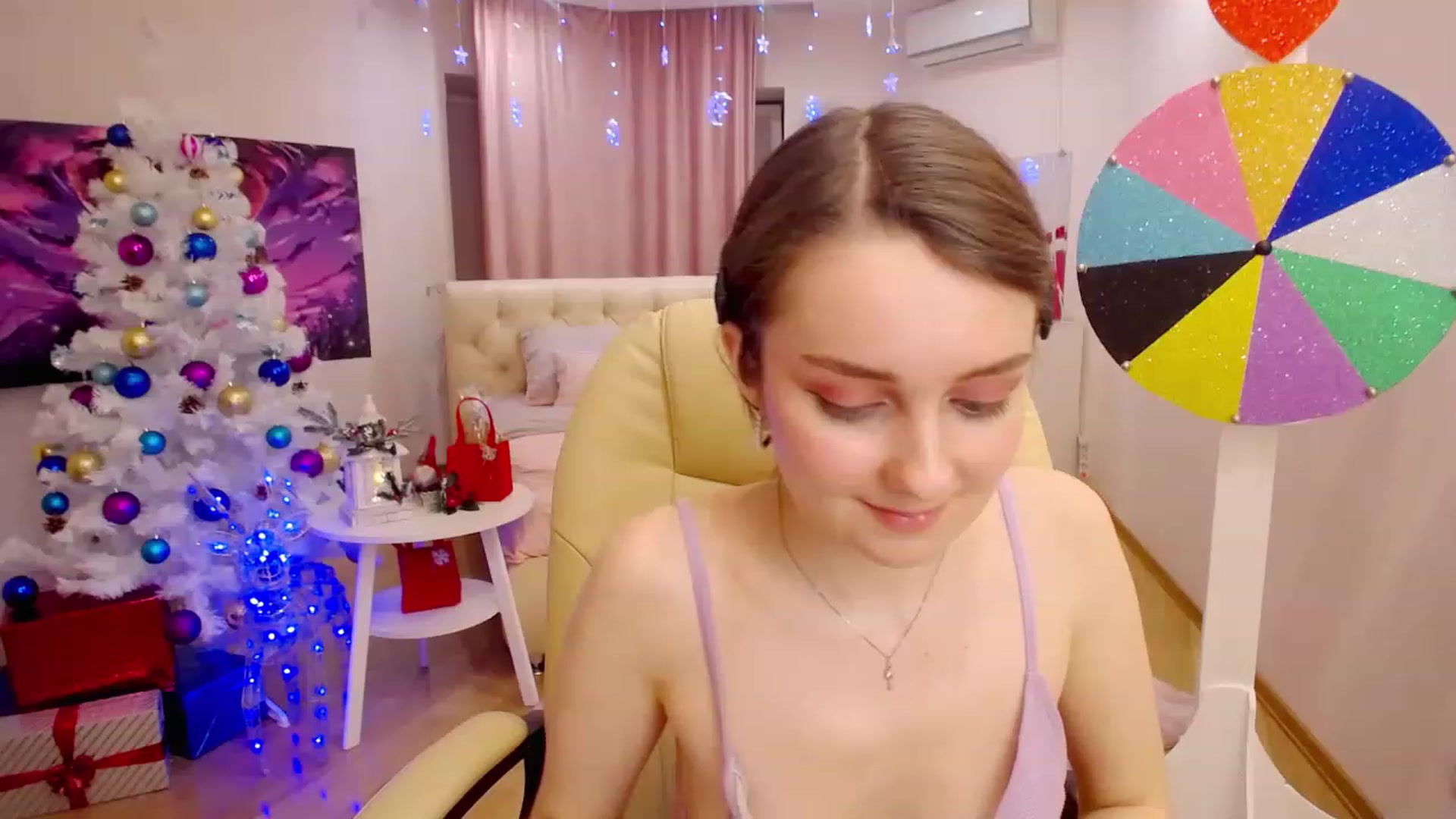 Gallery image thumbnail from OceanFeelss's myfreecams stream on, 12/15/2022, 16:25 image 19 of 20