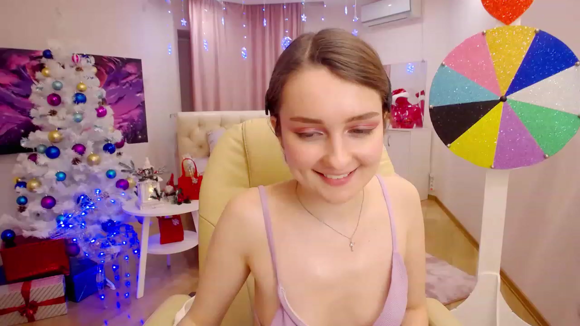 Gallery image thumbnail from OceanFeelss's myfreecams stream on, 12/15/2022, 16:25 image 3 of 20
