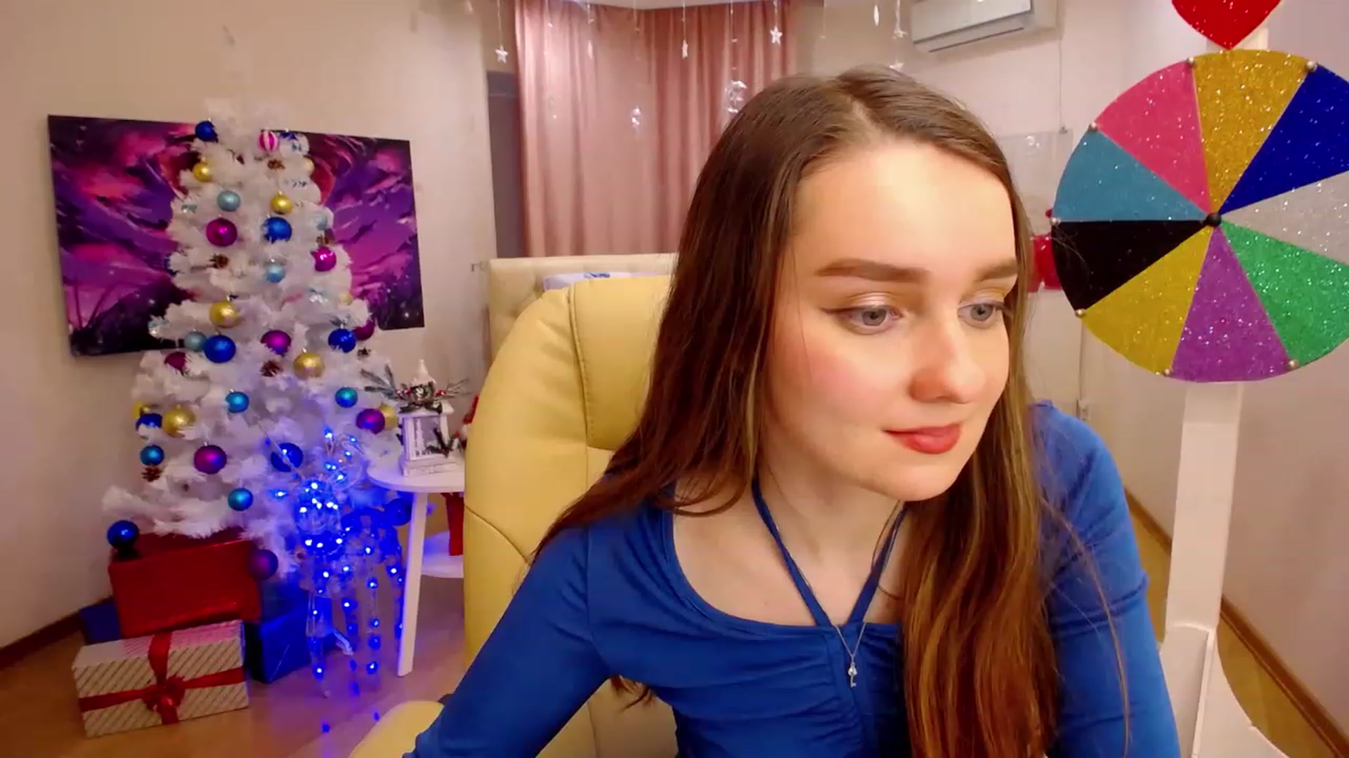 Gallery image thumbnail from OceanFeelss's myfreecams stream on, 12/17/2022, 09:27 image 19 of 20