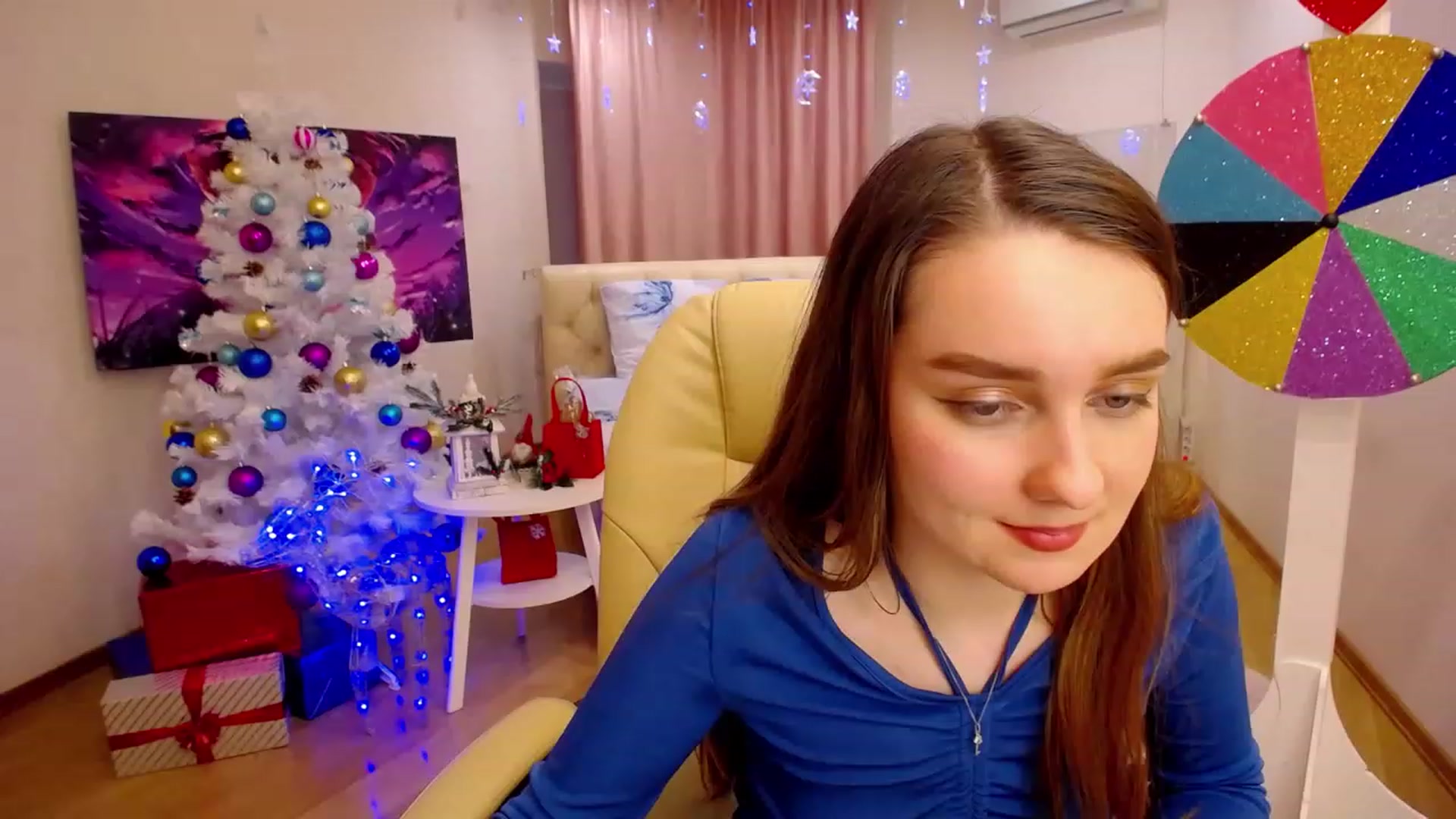Gallery image thumbnail from OceanFeelss's myfreecams stream on, 12/17/2022, 09:27 image 14 of 20