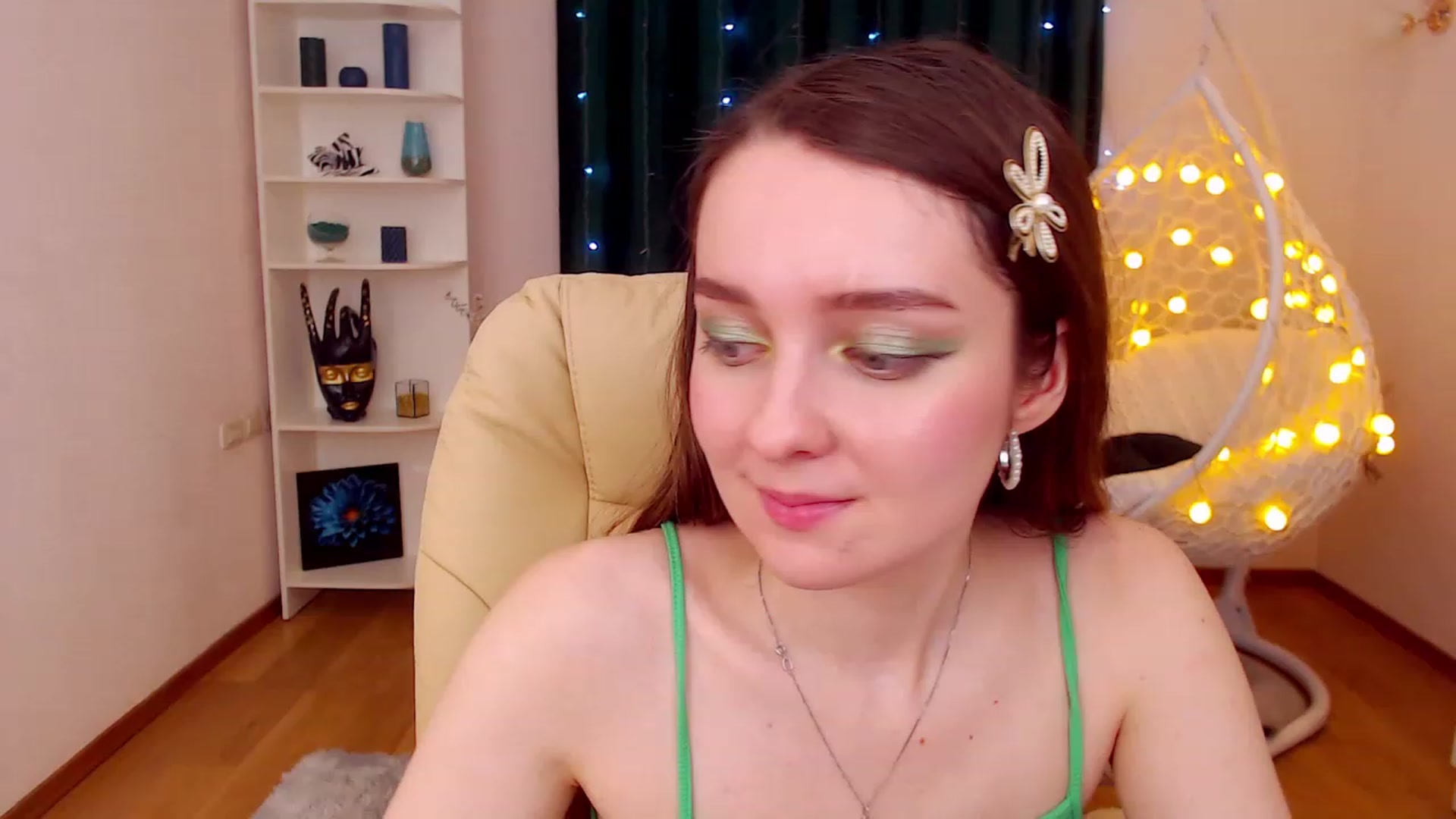 Gallery image thumbnail from OceanFeelss's myfreecams stream on, 12/18/2022, 09:16 image 12 of 20