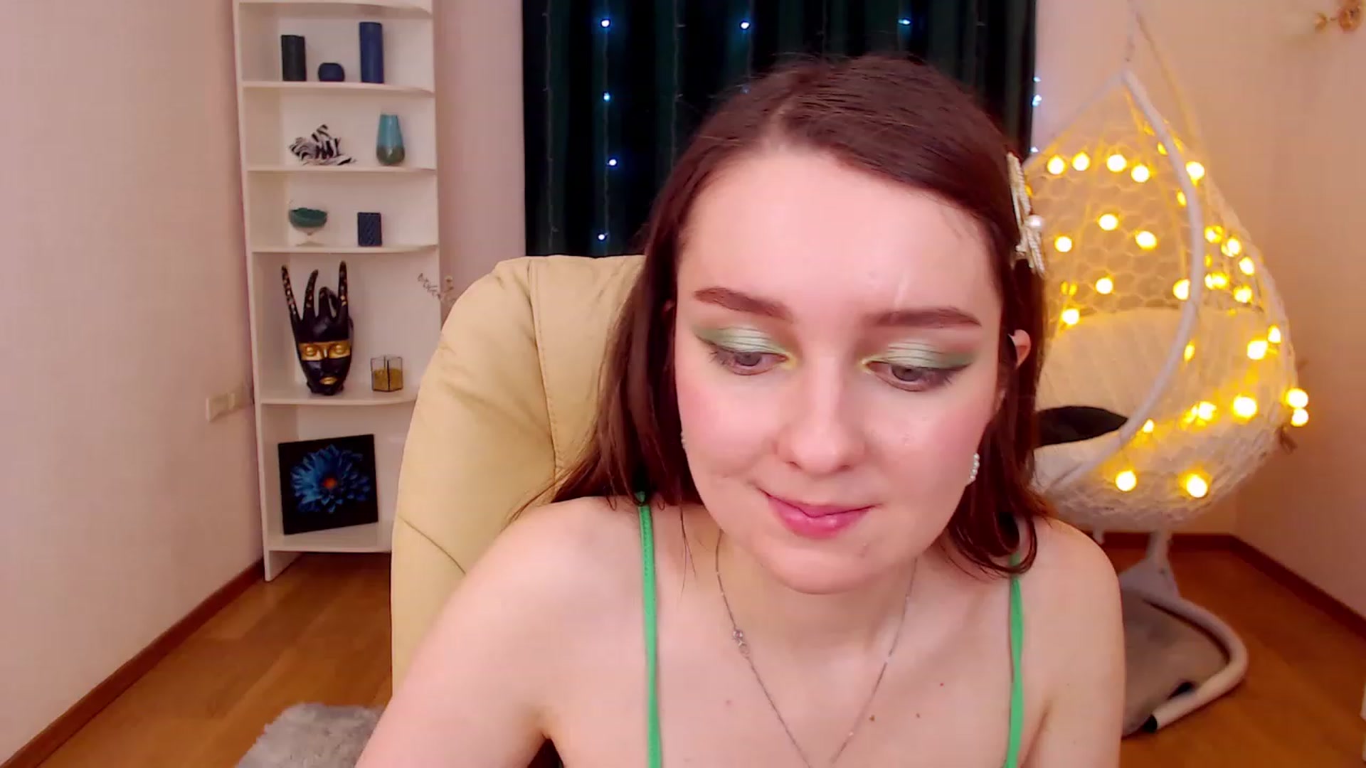 Gallery image thumbnail from OceanFeelss's myfreecams stream on, 12/18/2022, 09:16 image 16 of 20