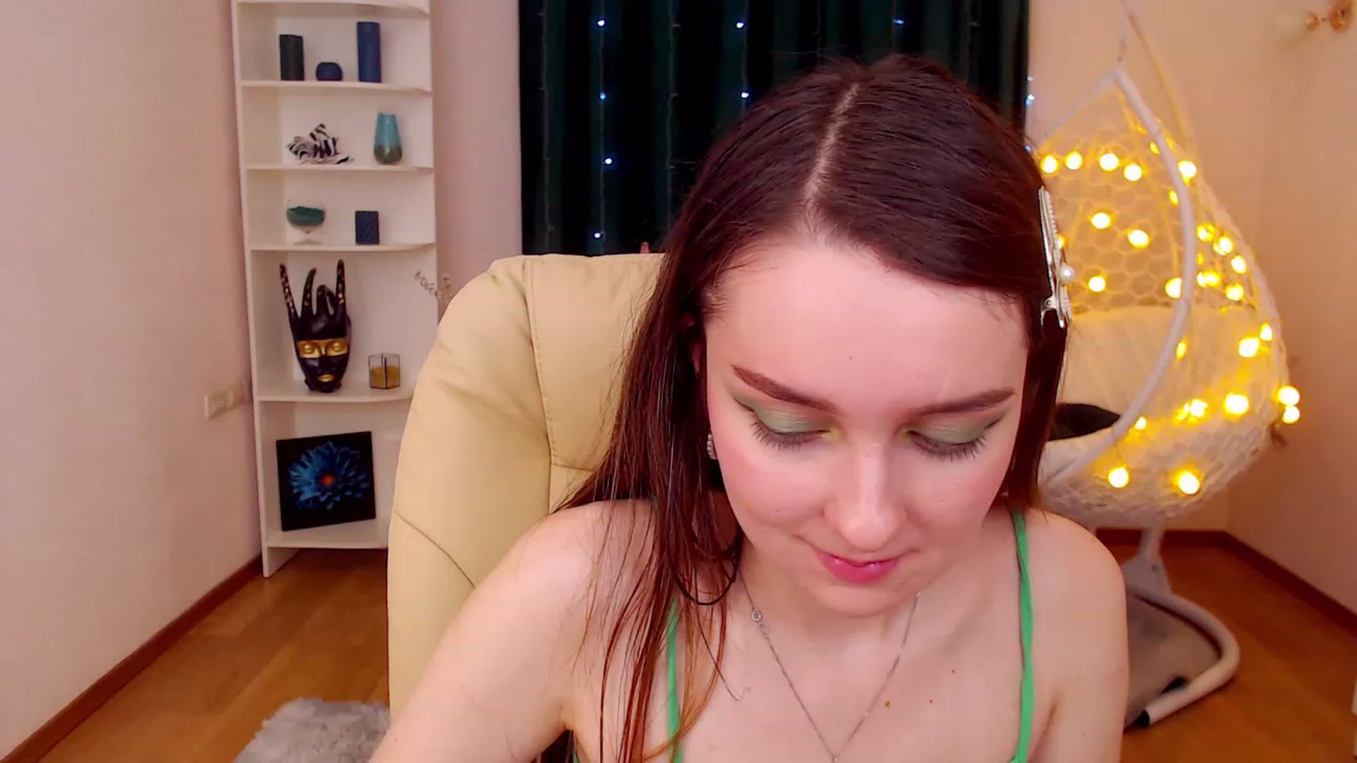 Gallery image thumbnail from OceanFeelss's myfreecams stream on, 12/18/2022, 09:16 image 11 of 20