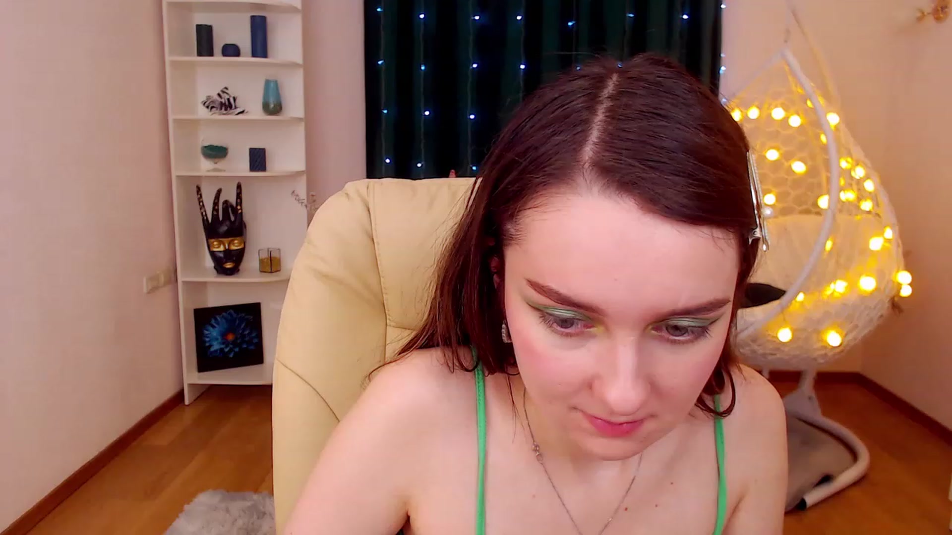 Gallery image thumbnail from OceanFeelss's myfreecams stream on, 12/18/2022, 09:16 image 18 of 20